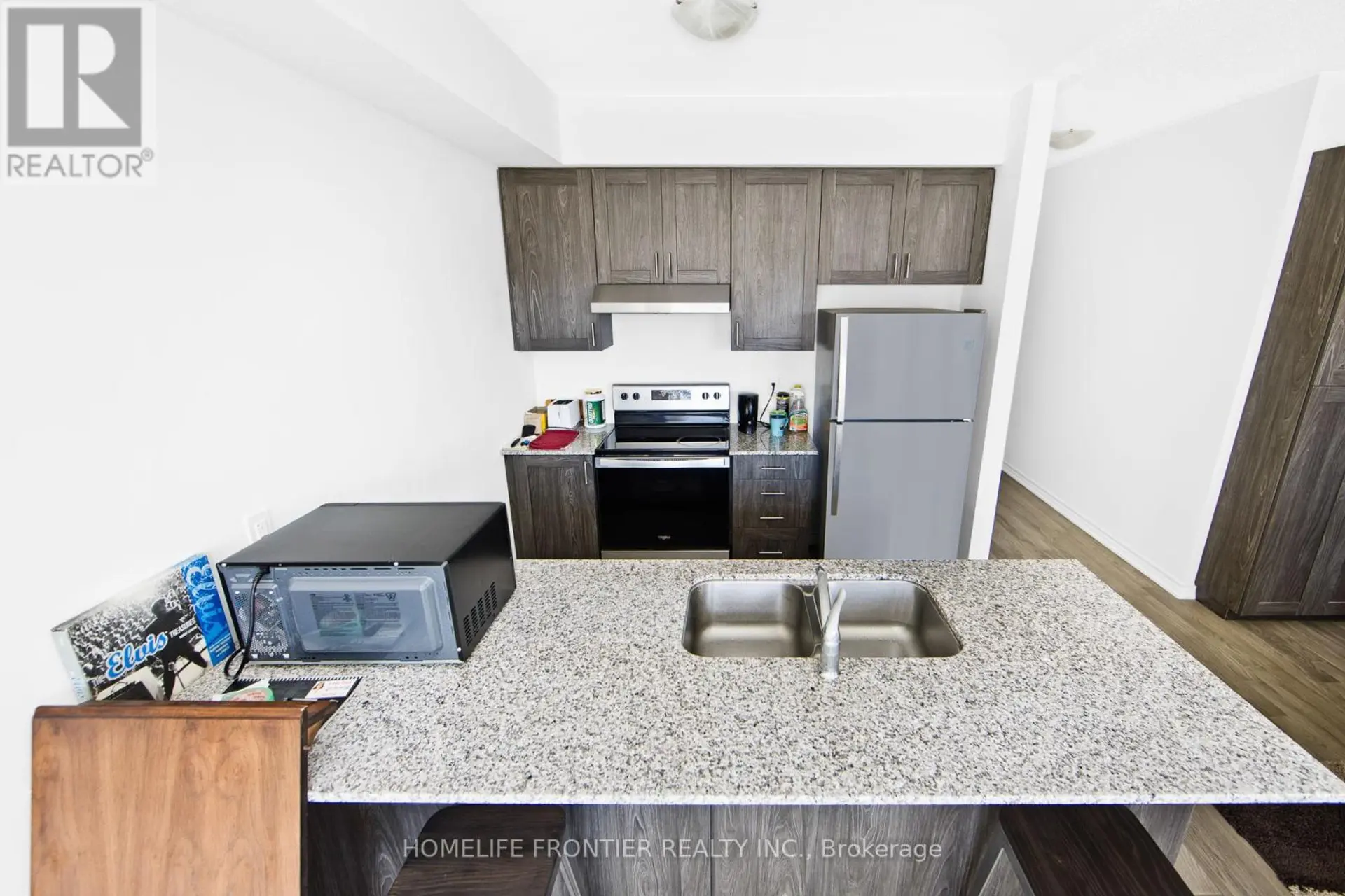 11 SPRUCESIDE DRIVE - Image 8