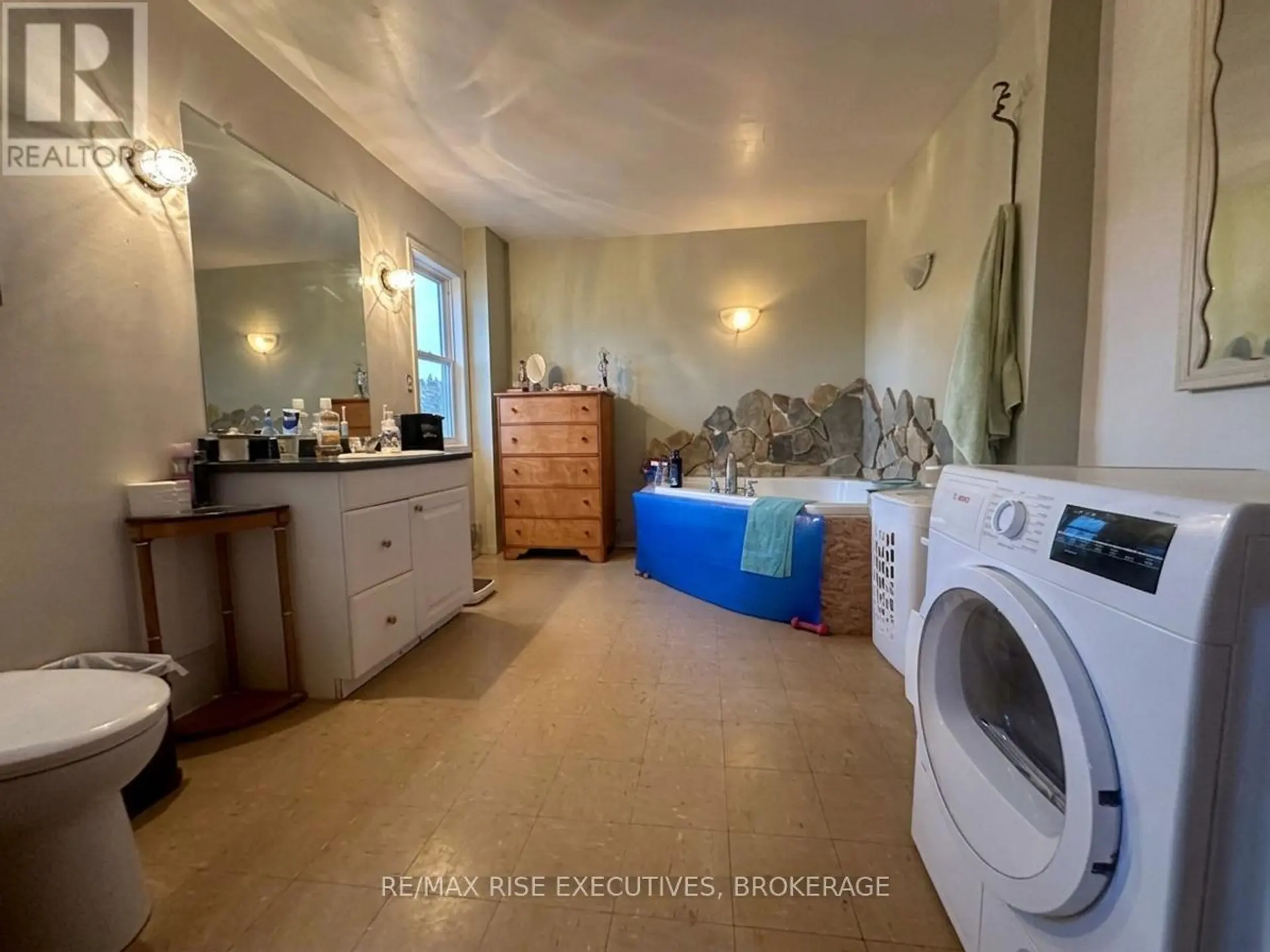 16 WESTPORT ROAD - Image 11