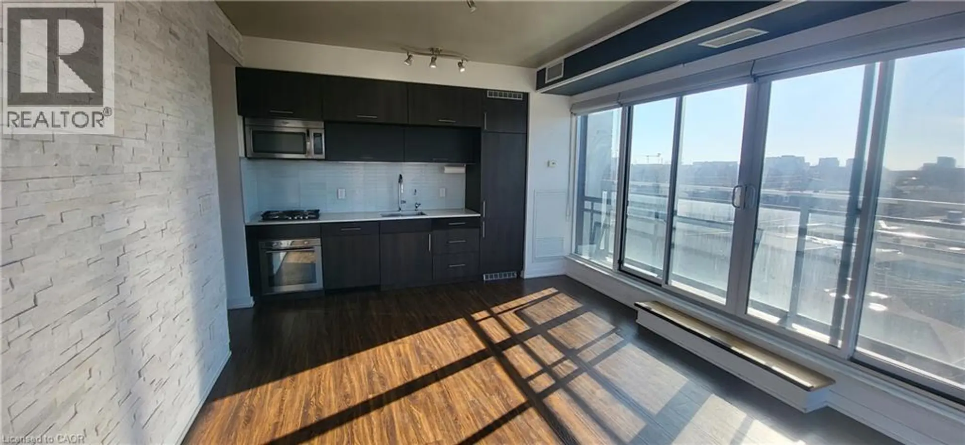 #415 205 MANNING AVENUE - Image 6