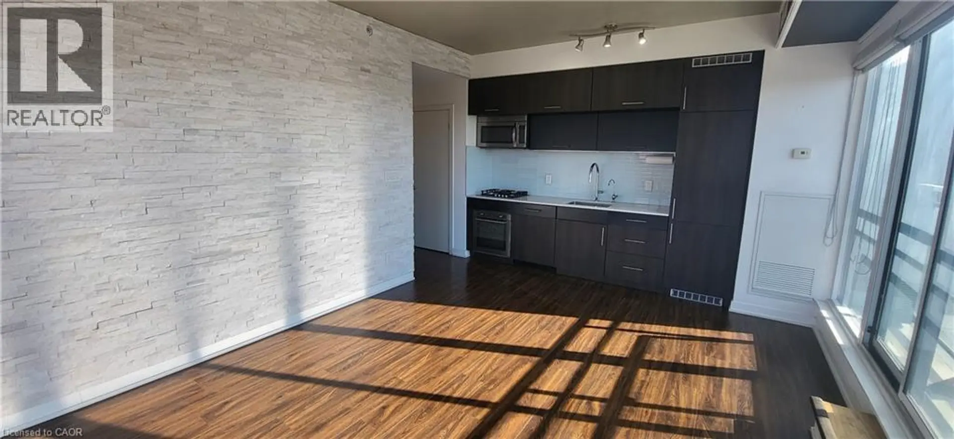 #415 205 MANNING AVENUE - Image 7