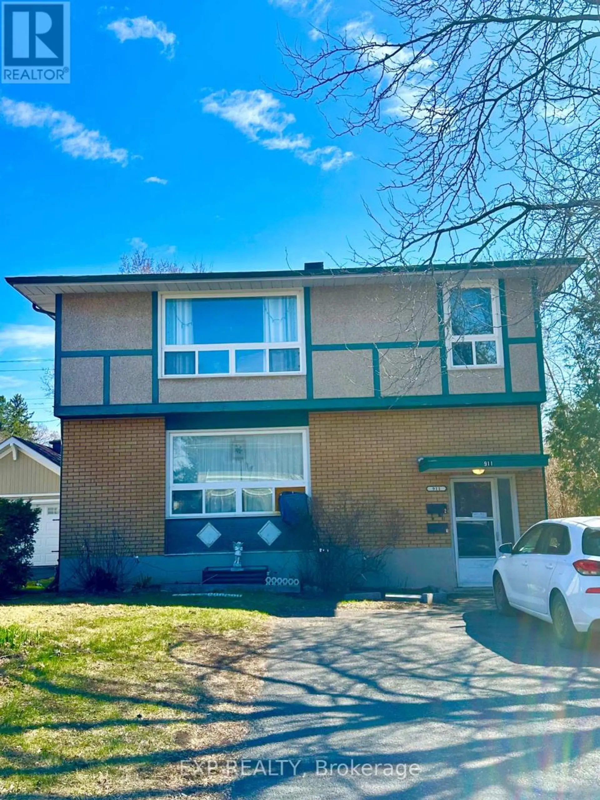 911 PINEWOOD CRESCENT - Image 1