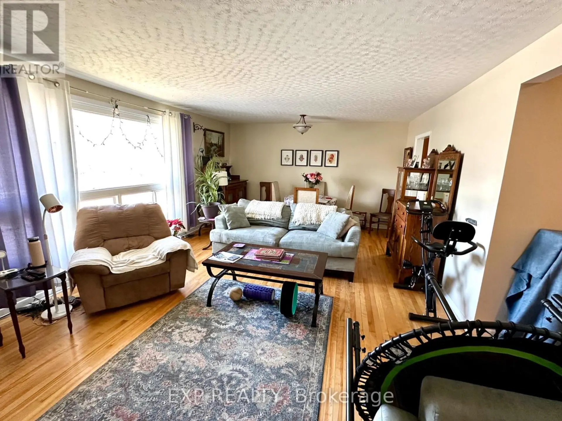911 PINEWOOD CRESCENT - Image 4