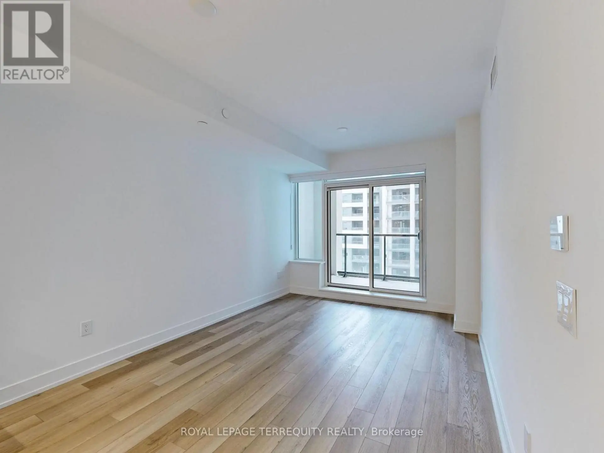 #701 8 CEDARLAND DRIVE - Image 4