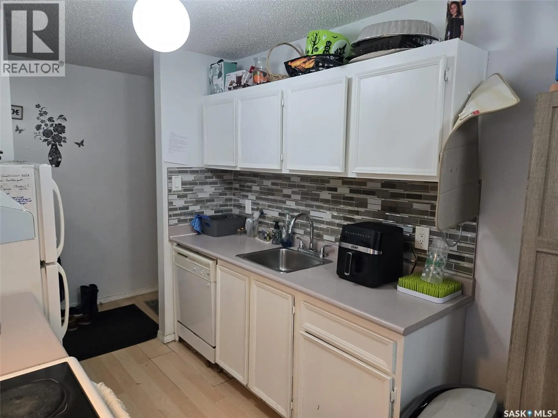 #115A 4040 8th STREET E - Image 5