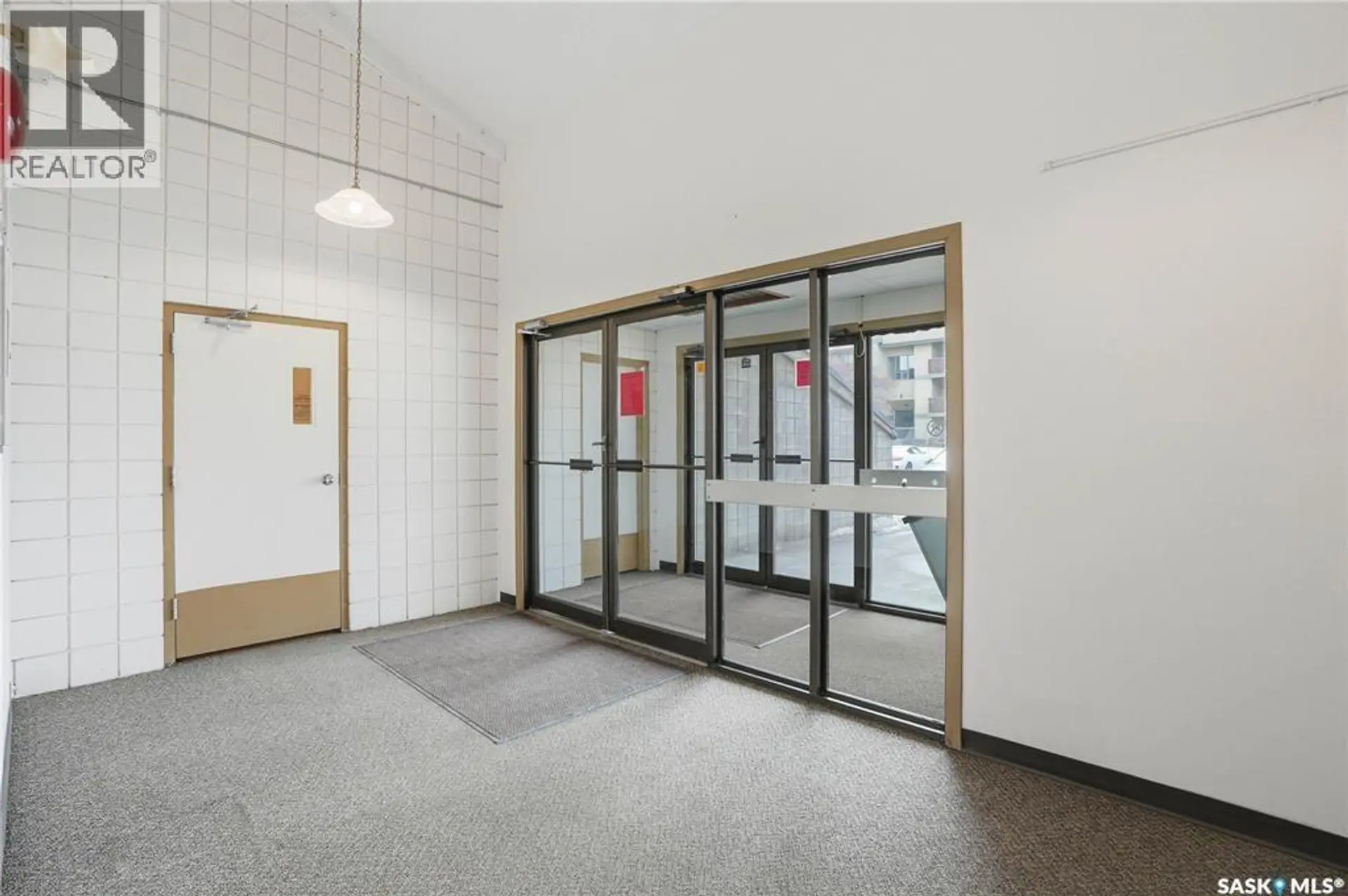 #115A 4040 8th STREET E - Image 13