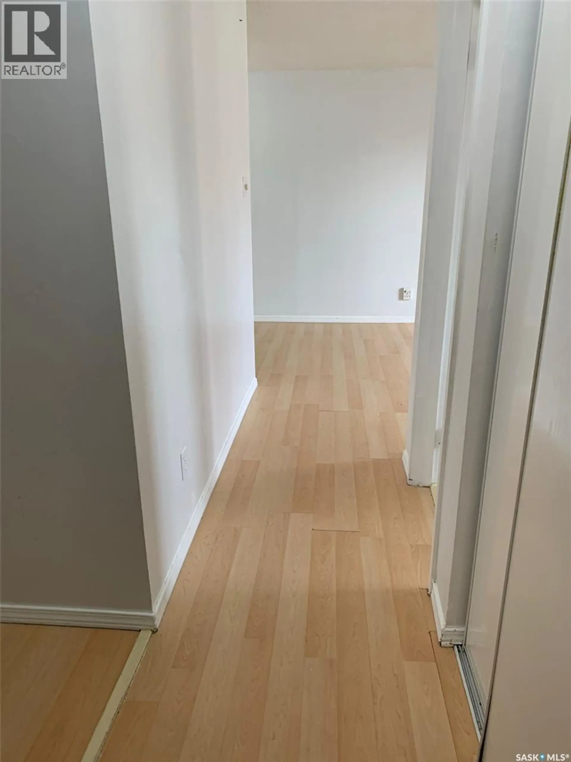 #115A 4040 8th STREET E - Image 8