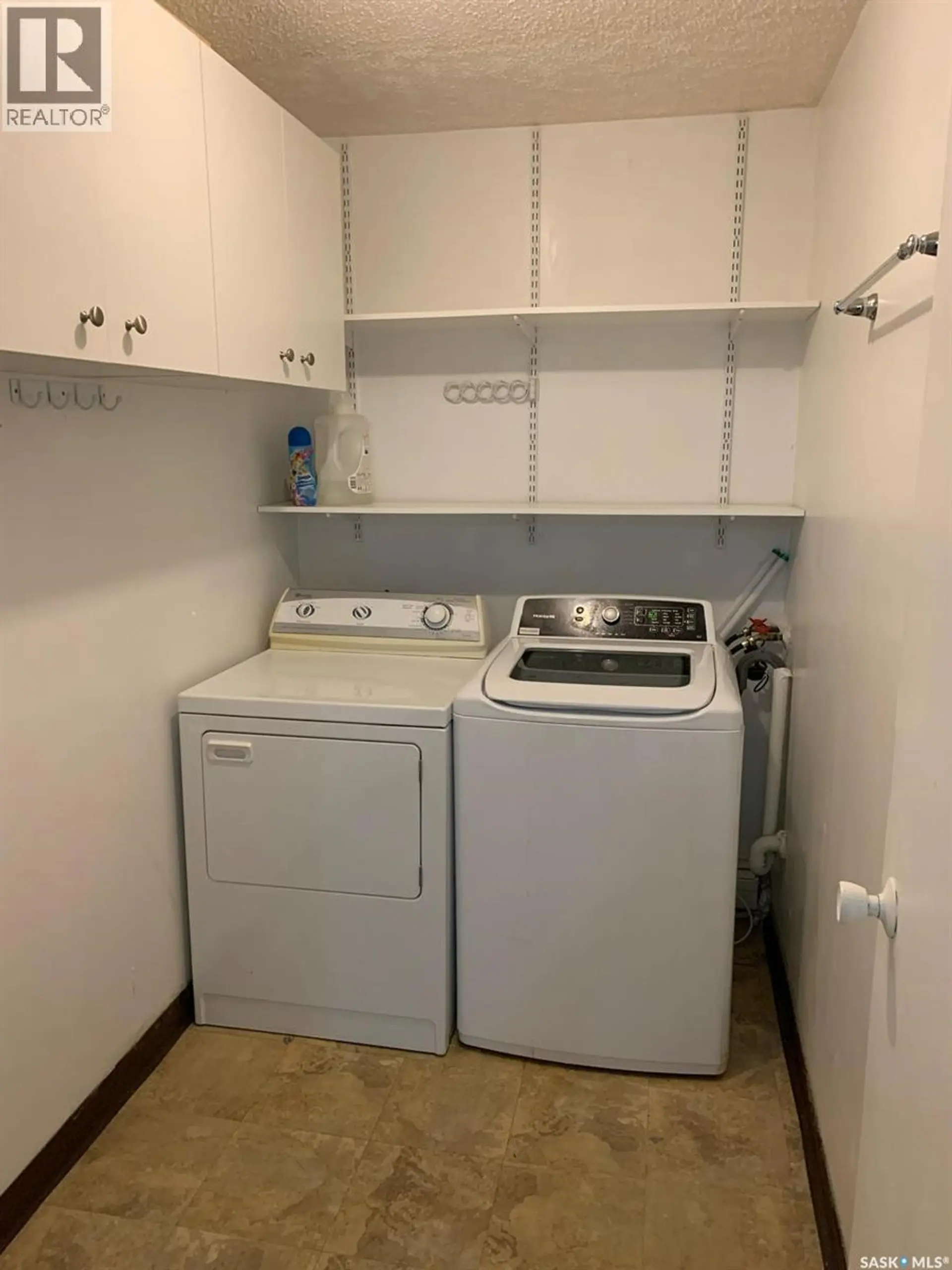 #115A 4040 8th STREET E - Image 11