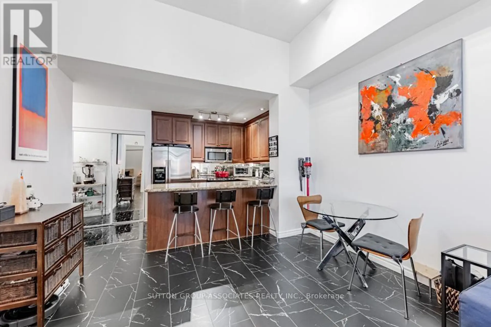 #110 628 FLEET STREET - Image 8