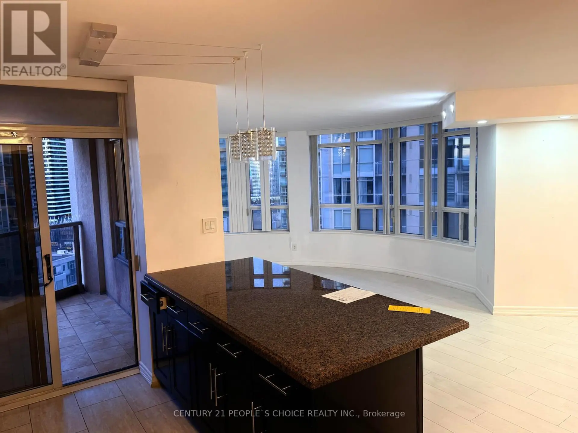 #1906 3880 DUKE OF YORK BOULEVARD - Image 11