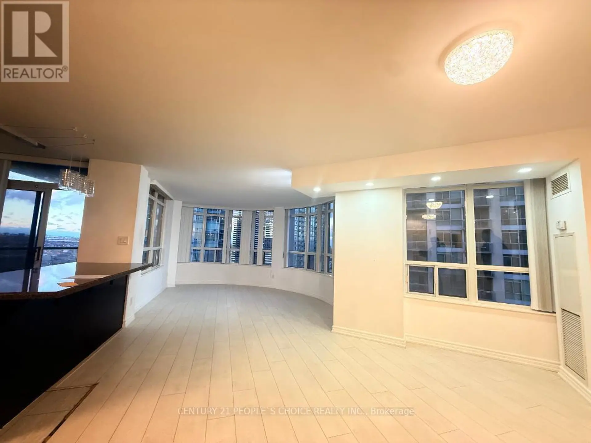 #1906 3880 DUKE OF YORK BOULEVARD - Image 13