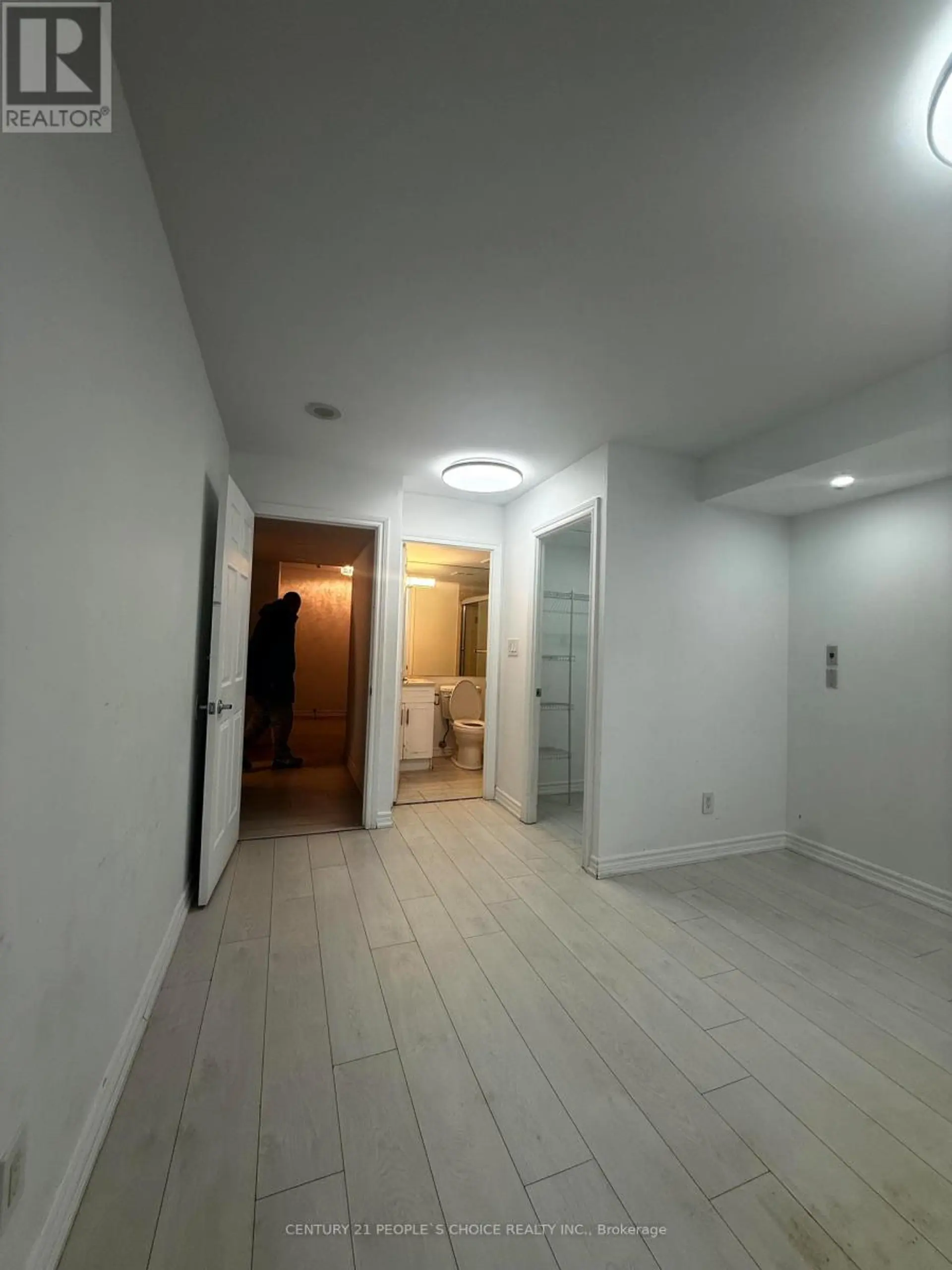 #1906 3880 DUKE OF YORK BOULEVARD - Image 14