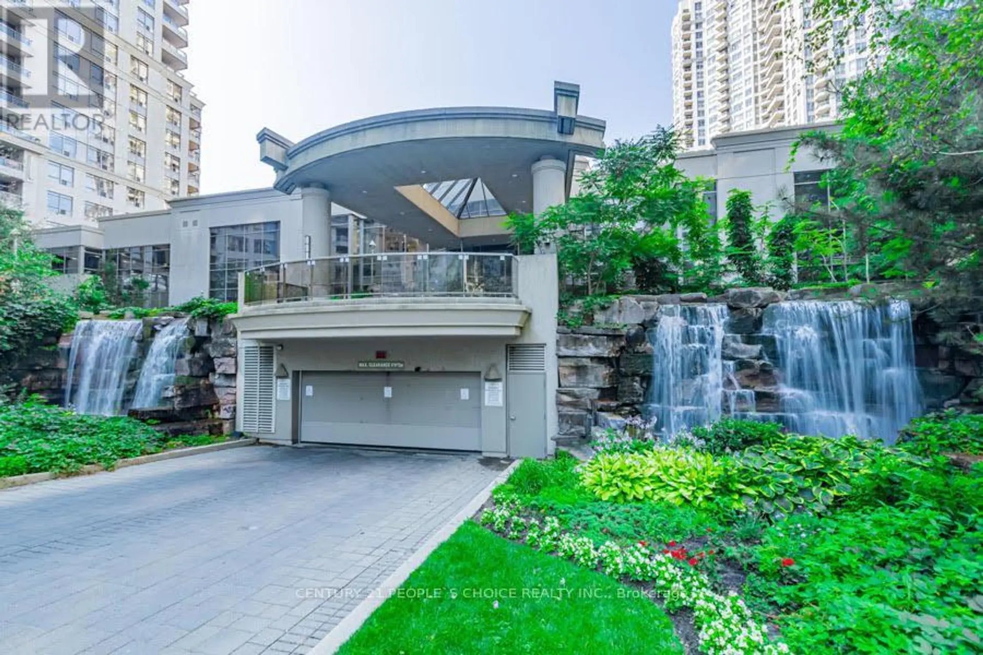 #1906 3880 DUKE OF YORK BOULEVARD - Image 4
