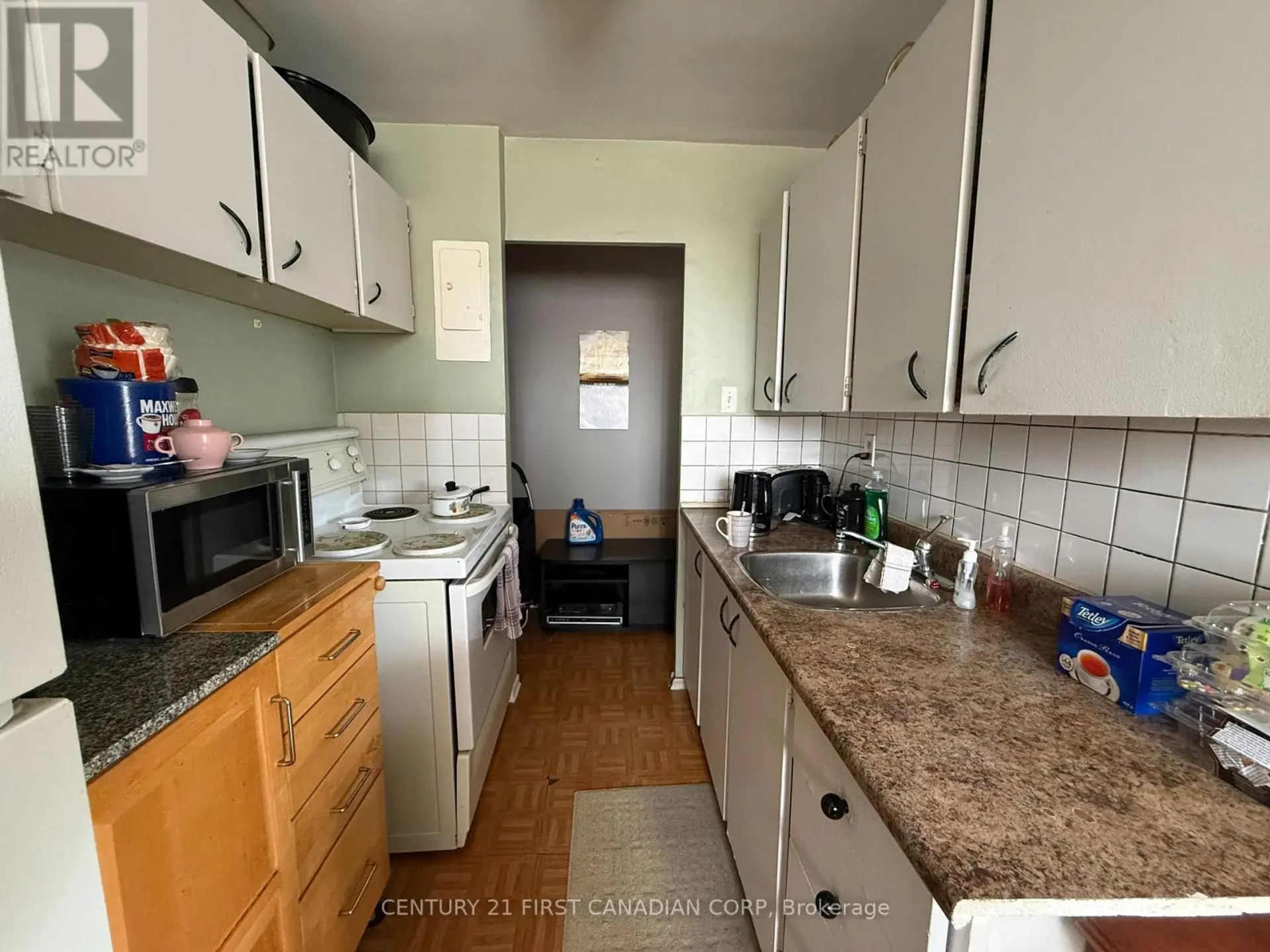#304 1830 DUMONT STREET - Image 4