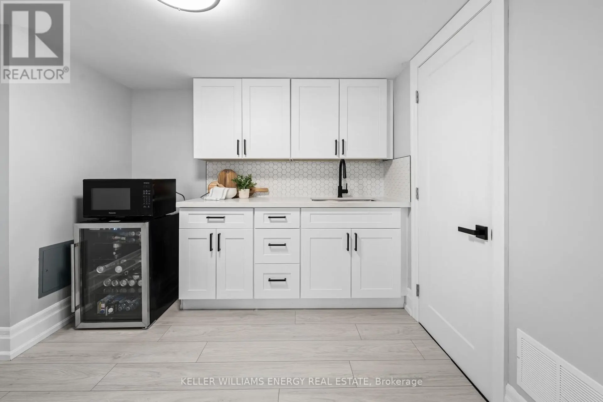 267 LIBERTY STREET N - Image 16