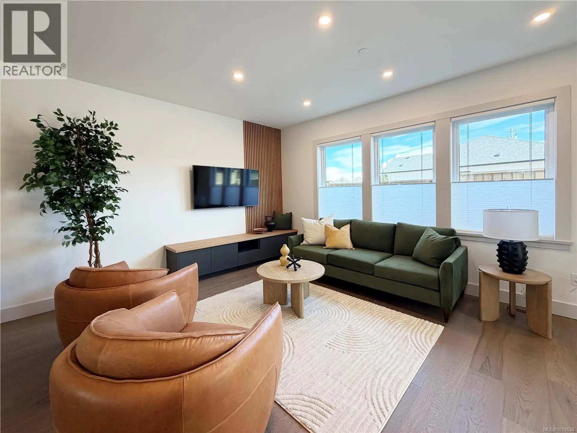 Property at 695 Westminster Blvd, Courtenay, BC