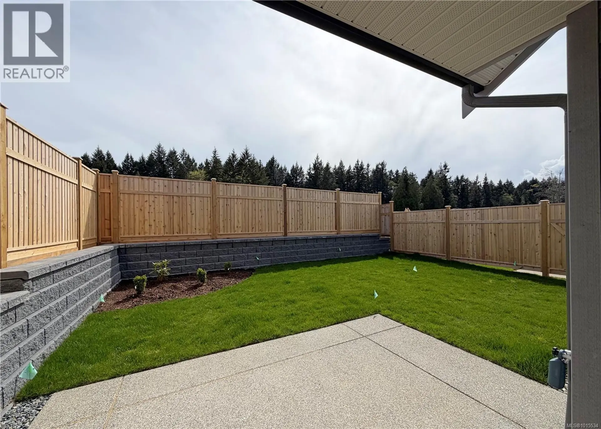 Property at 695 Westminster Blvd, Courtenay, BC