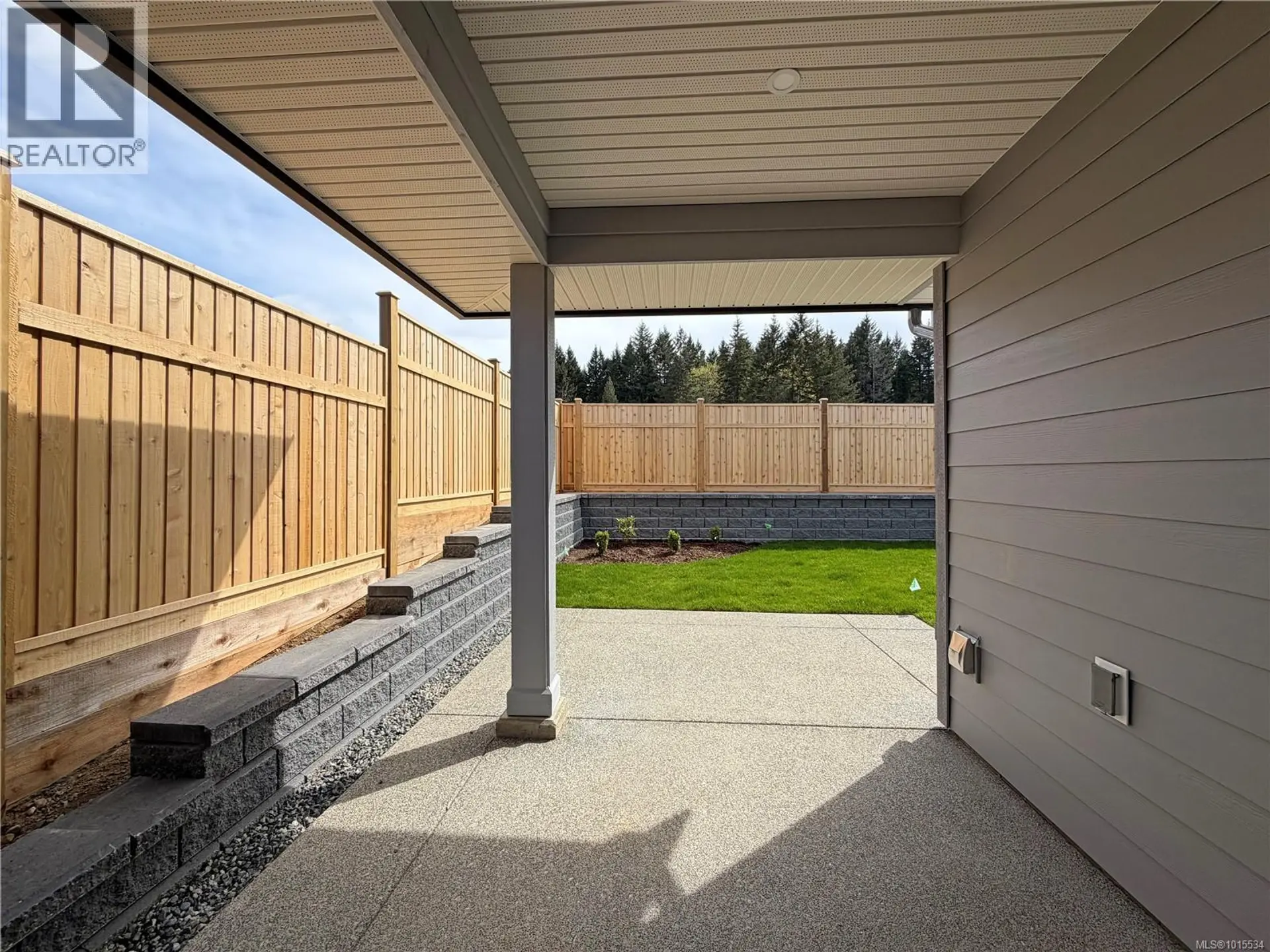 Property at 695 Westminster Blvd, Courtenay, BC