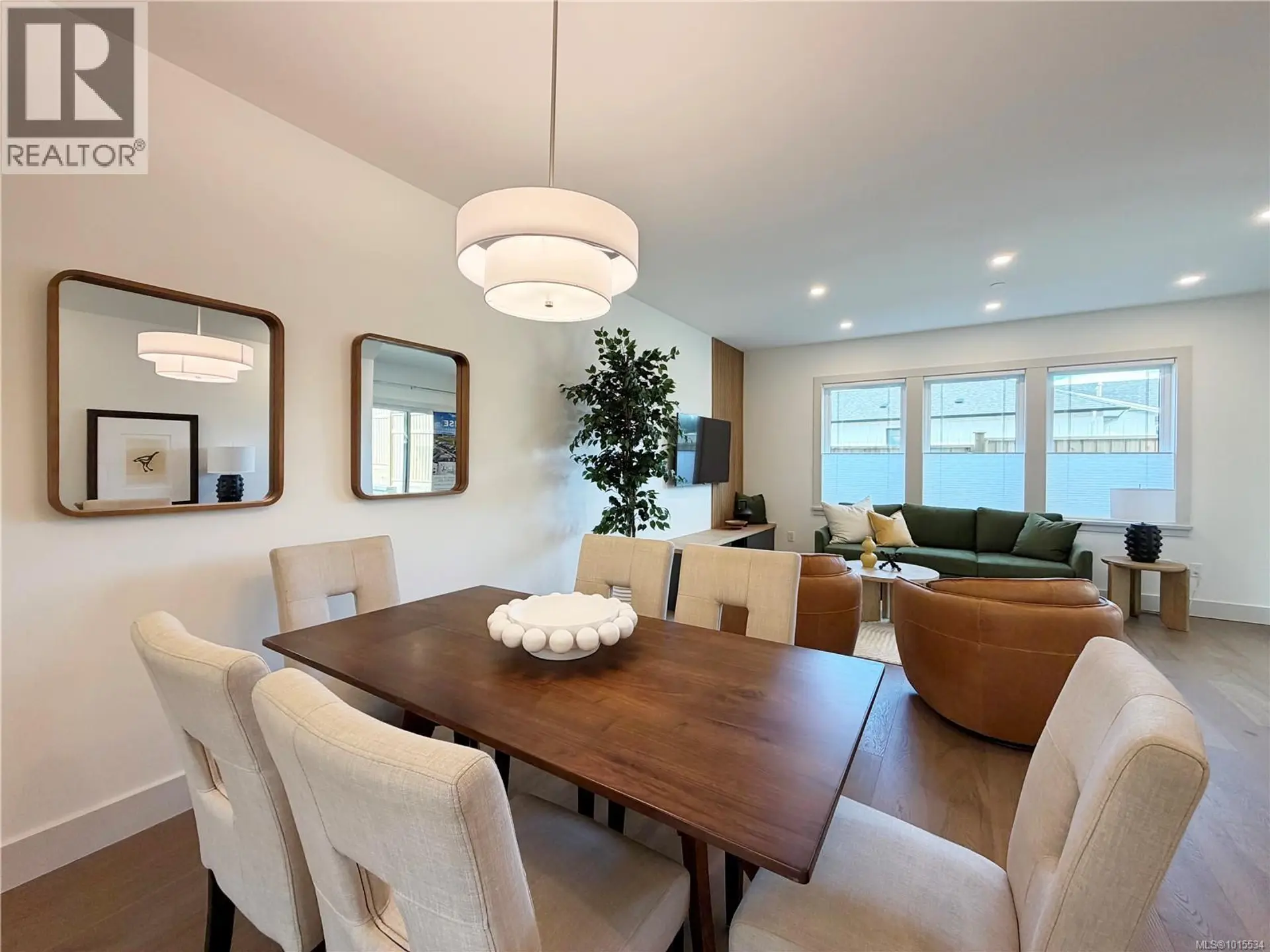 Property at 695 Westminster Blvd, Courtenay, BC