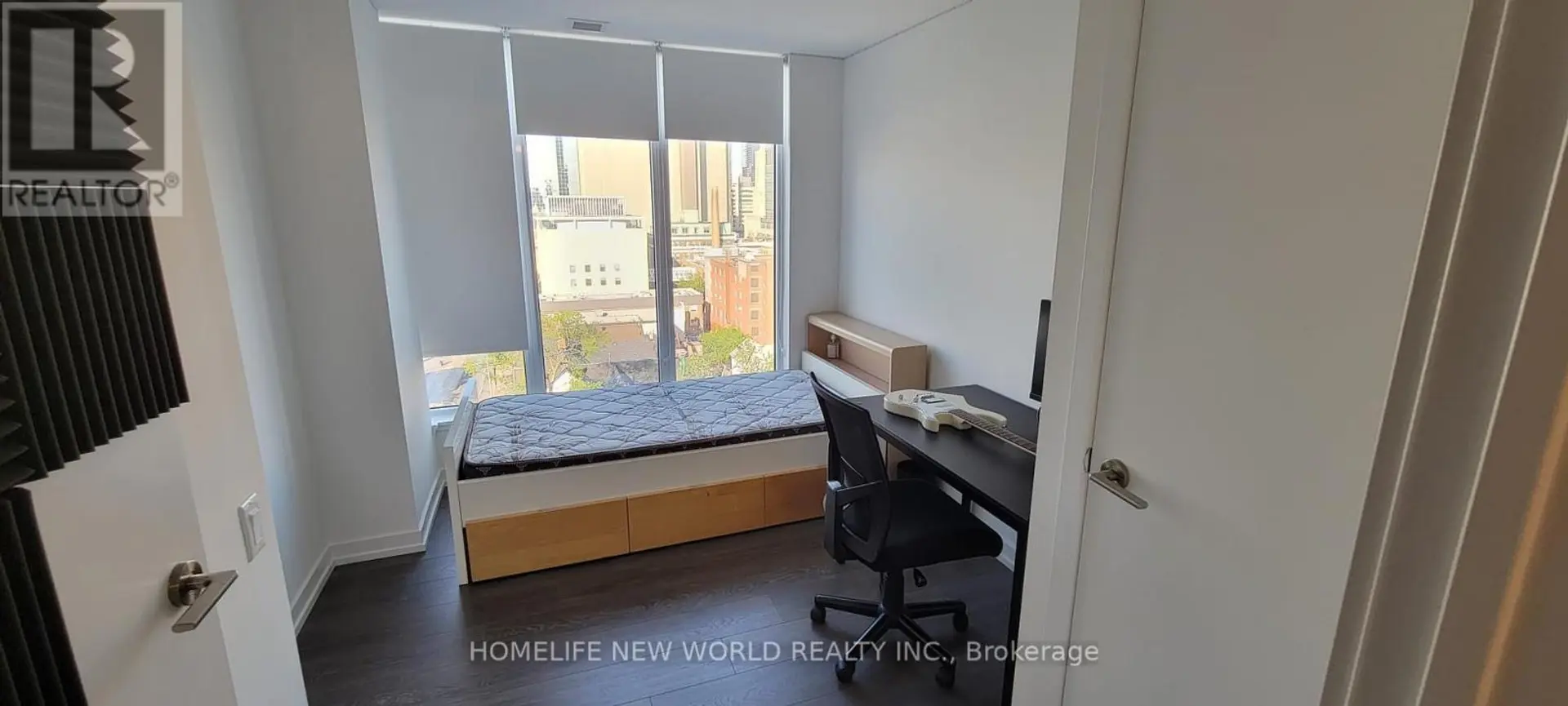 #906 203 COLLEGE STREET - Image 3