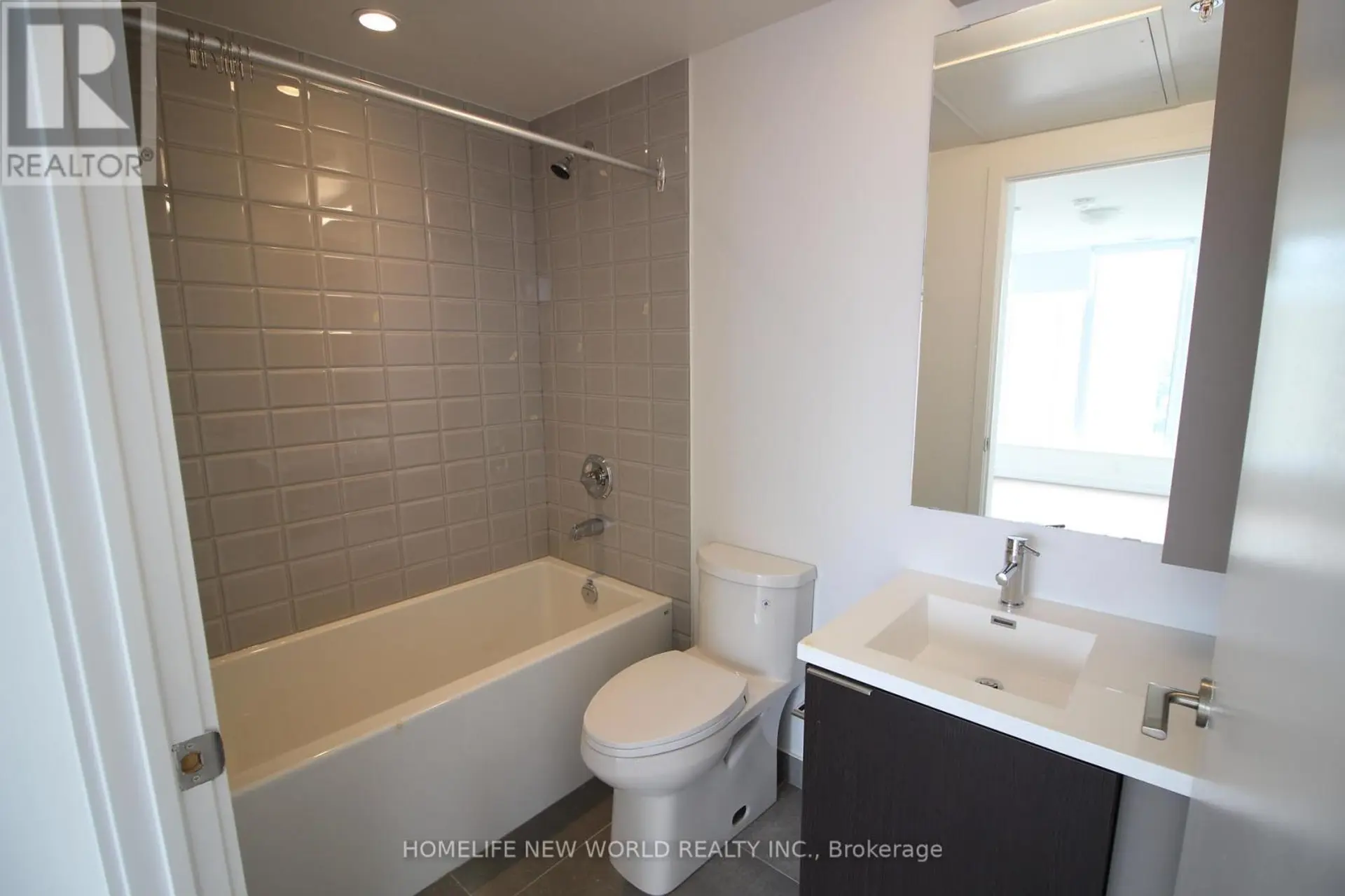 #906 203 COLLEGE STREET - Image 4