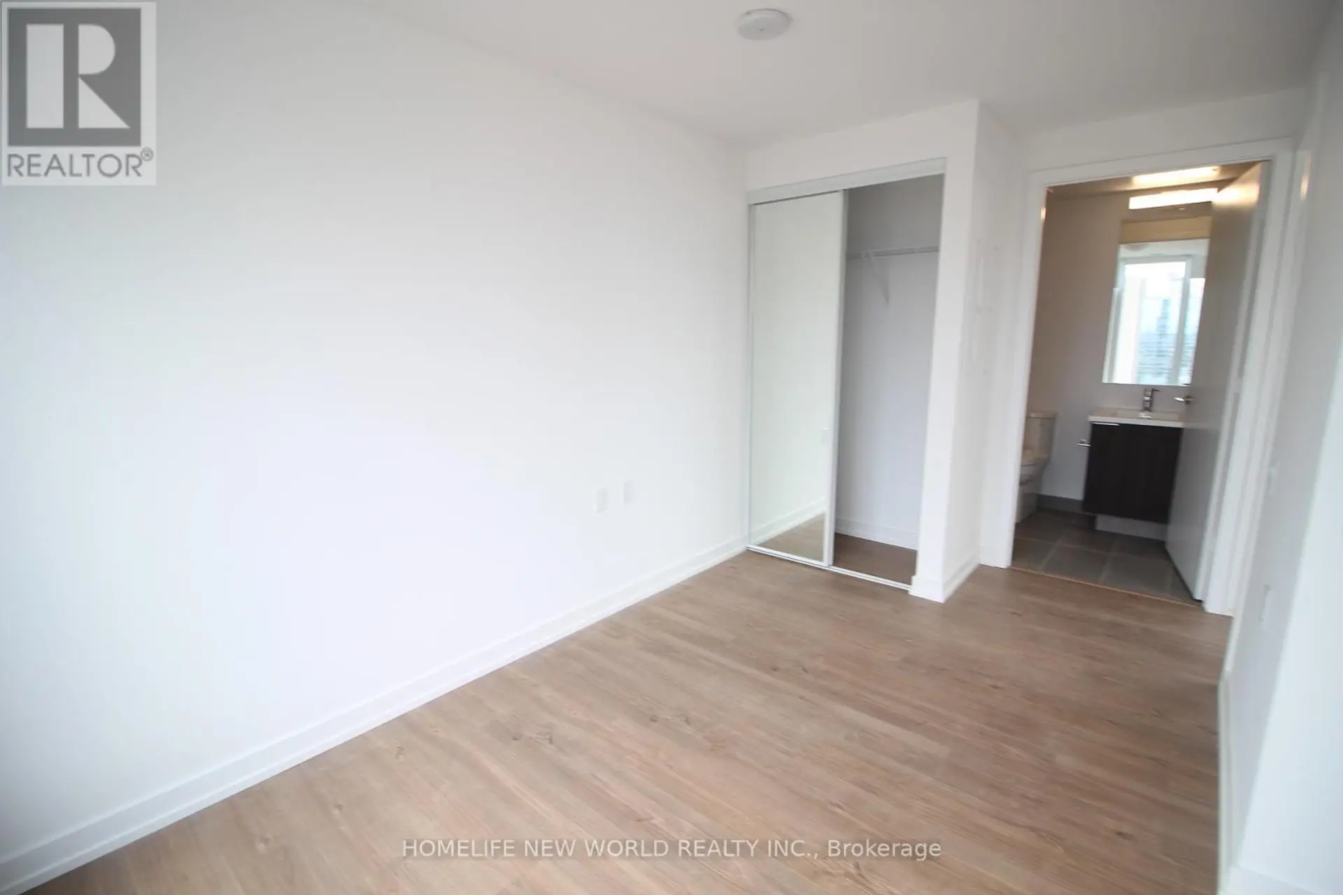 #906 203 COLLEGE STREET - Image 6