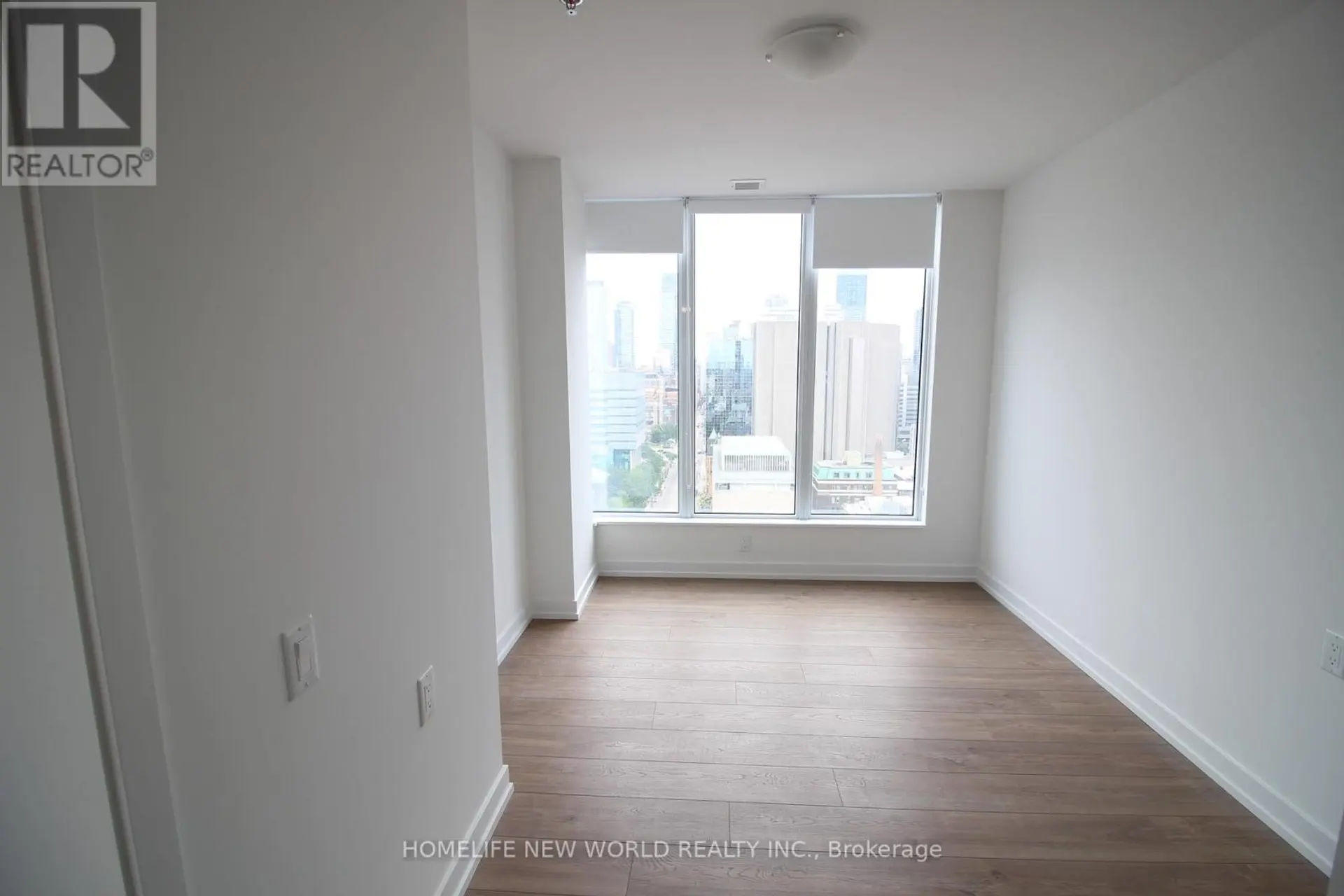 #906 203 COLLEGE STREET - Image 8