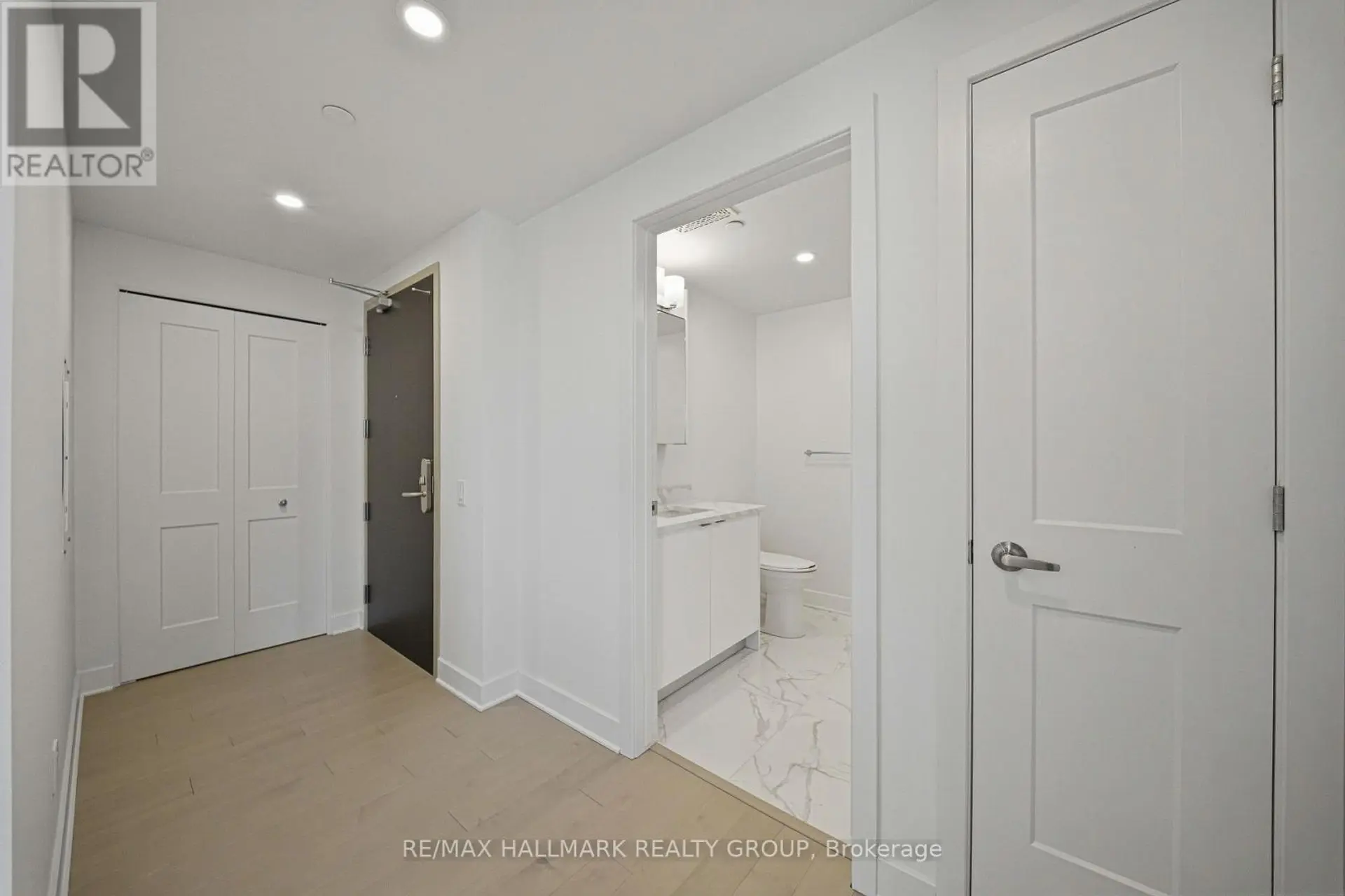 #1407 180 GEORGE STREET - Image 2