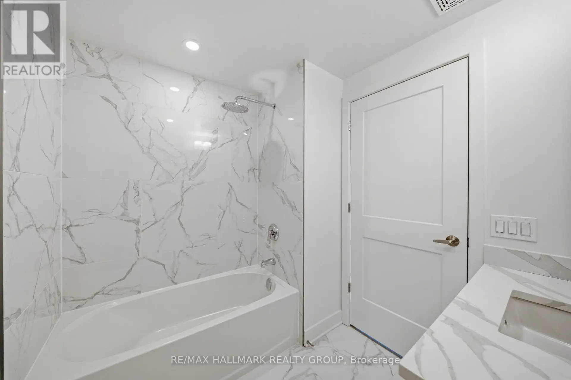 #1407 180 GEORGE STREET - Image 4