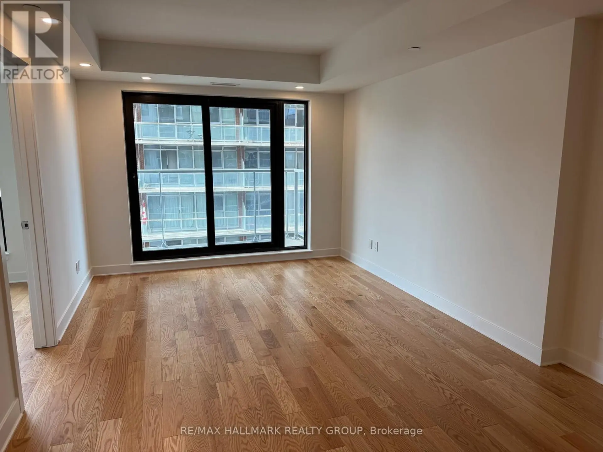 #1004 180 GEORGE STREET - Image 2