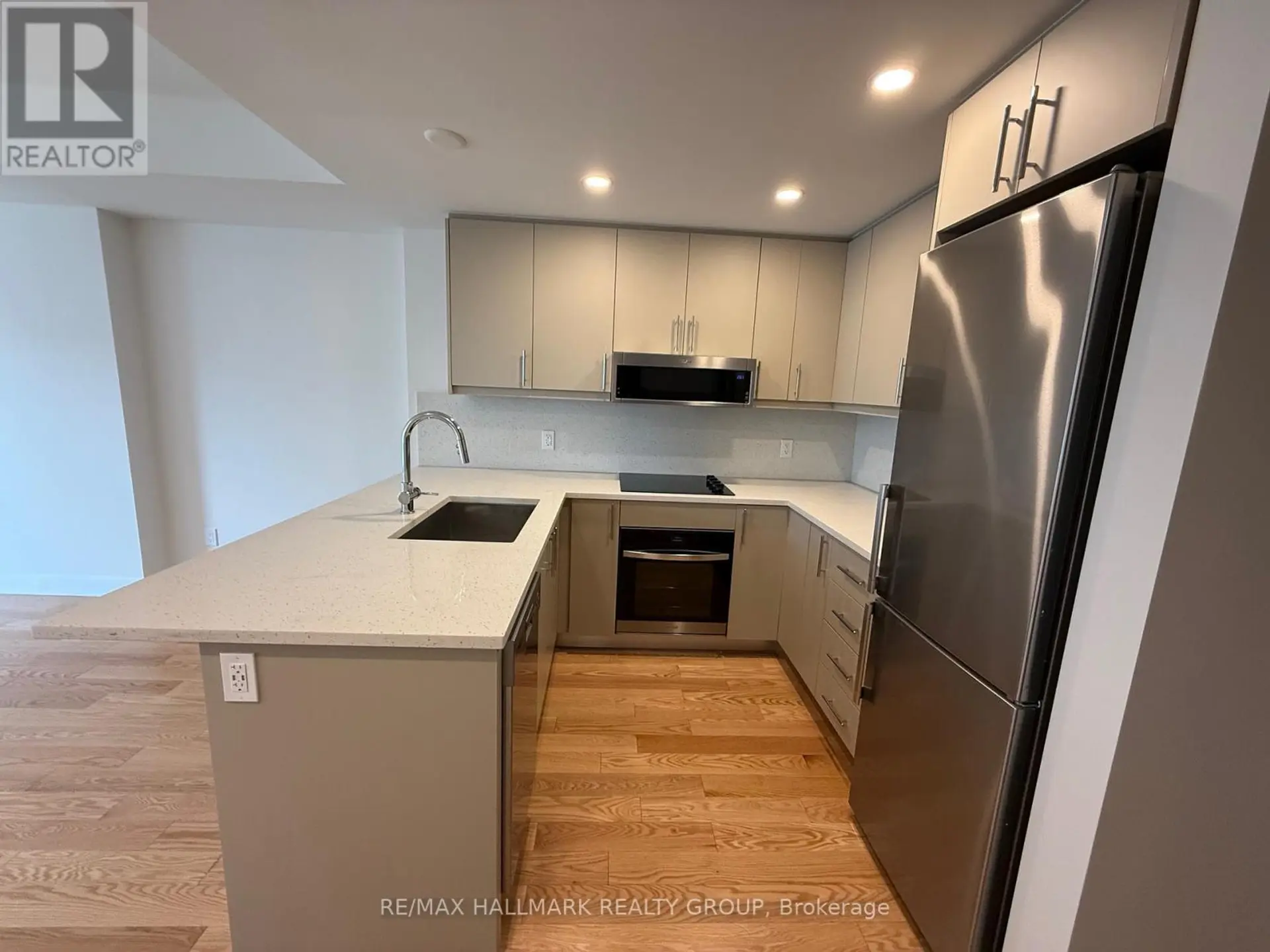 #1004 180 GEORGE STREET - Image 4