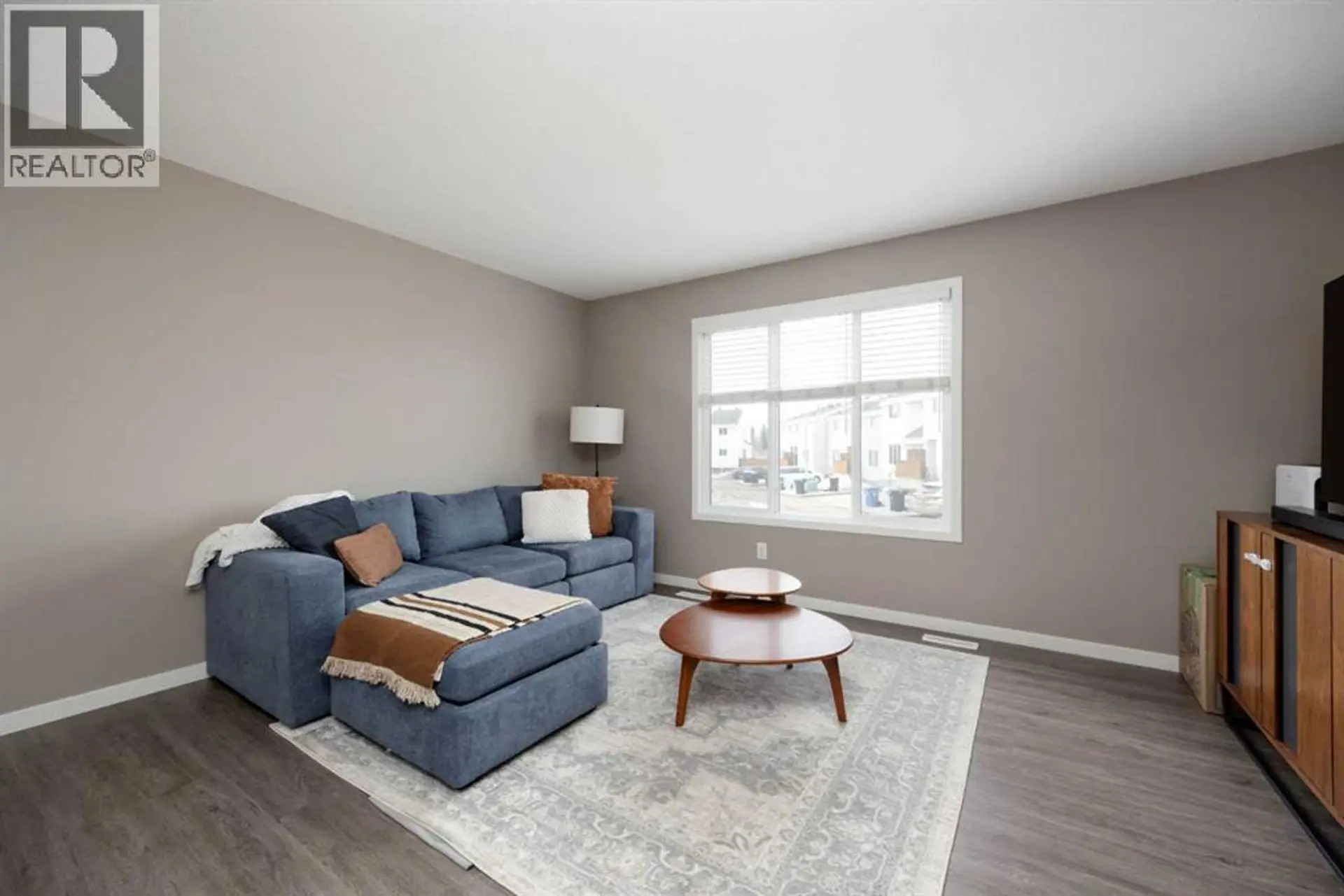 #14 711 BEACON HILL DRIVE - Image 4