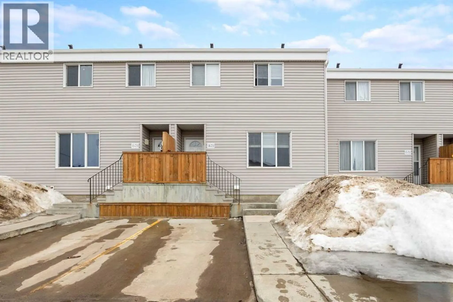 #14 711 BEACON HILL DRIVE - Image 1