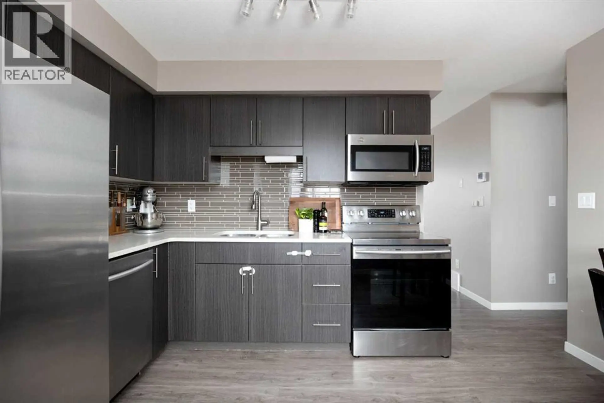 #14 711 BEACON HILL DRIVE - Image 6