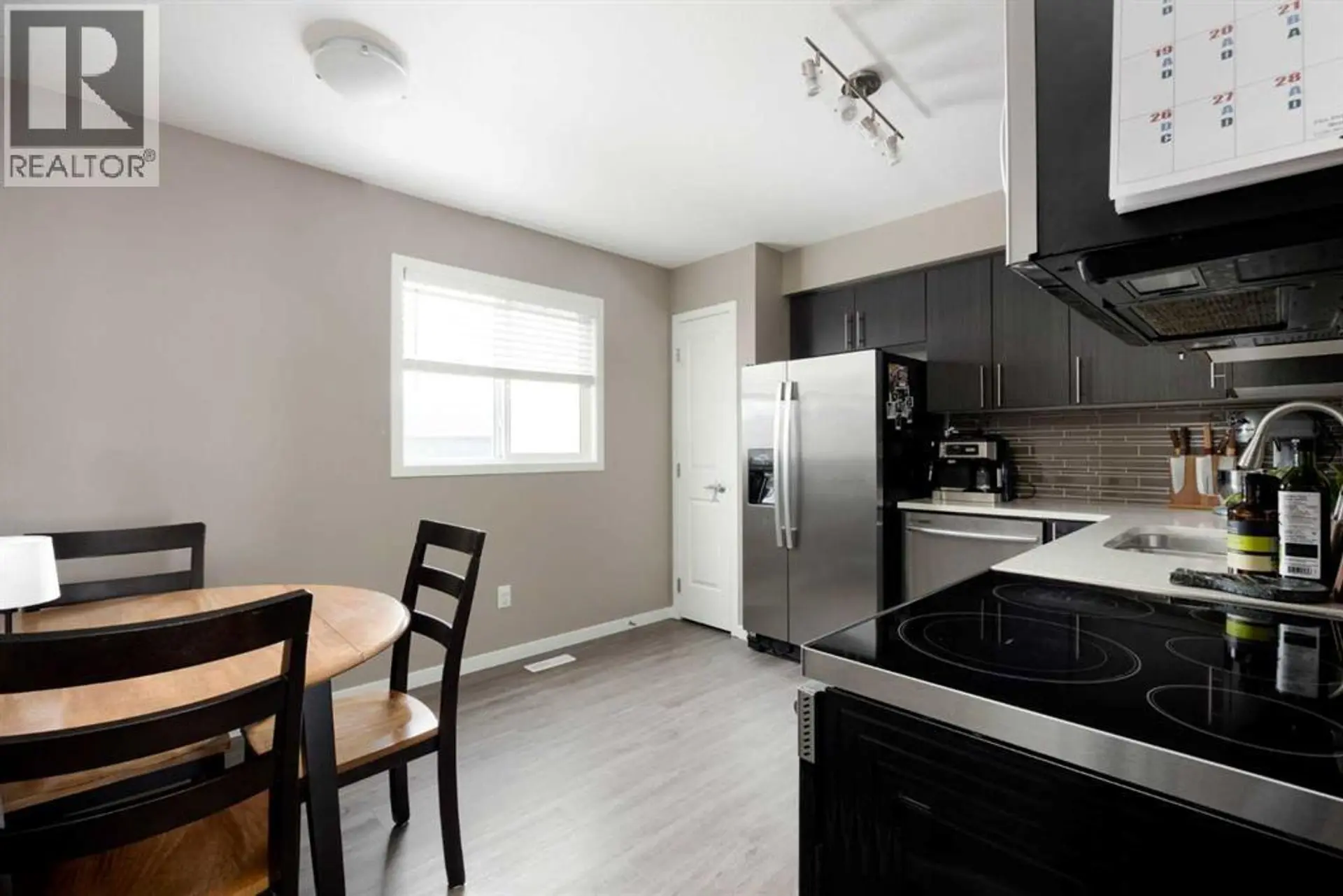 #14 711 BEACON HILL DRIVE - Image 9