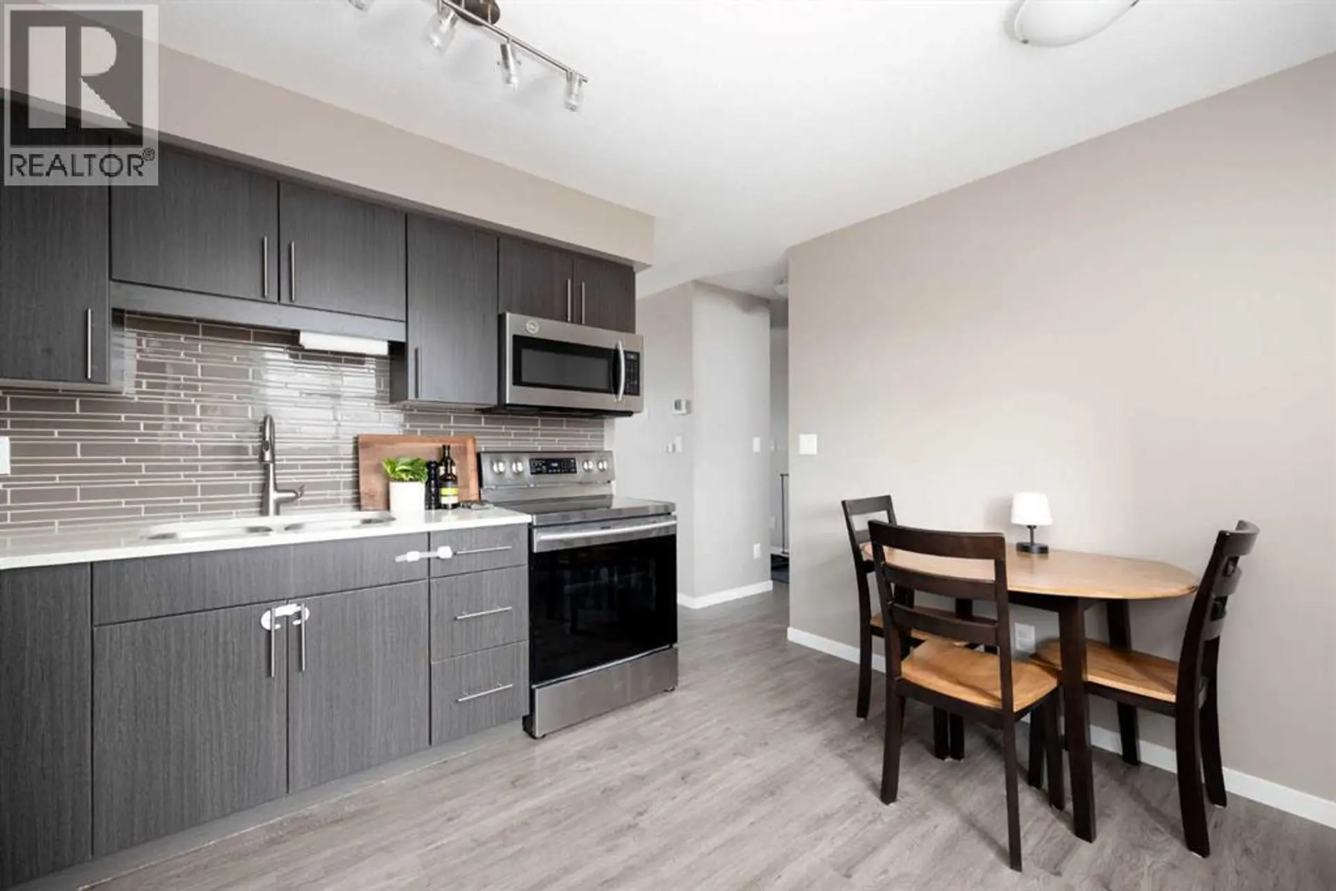#14 711 BEACON HILL DRIVE - Image 8