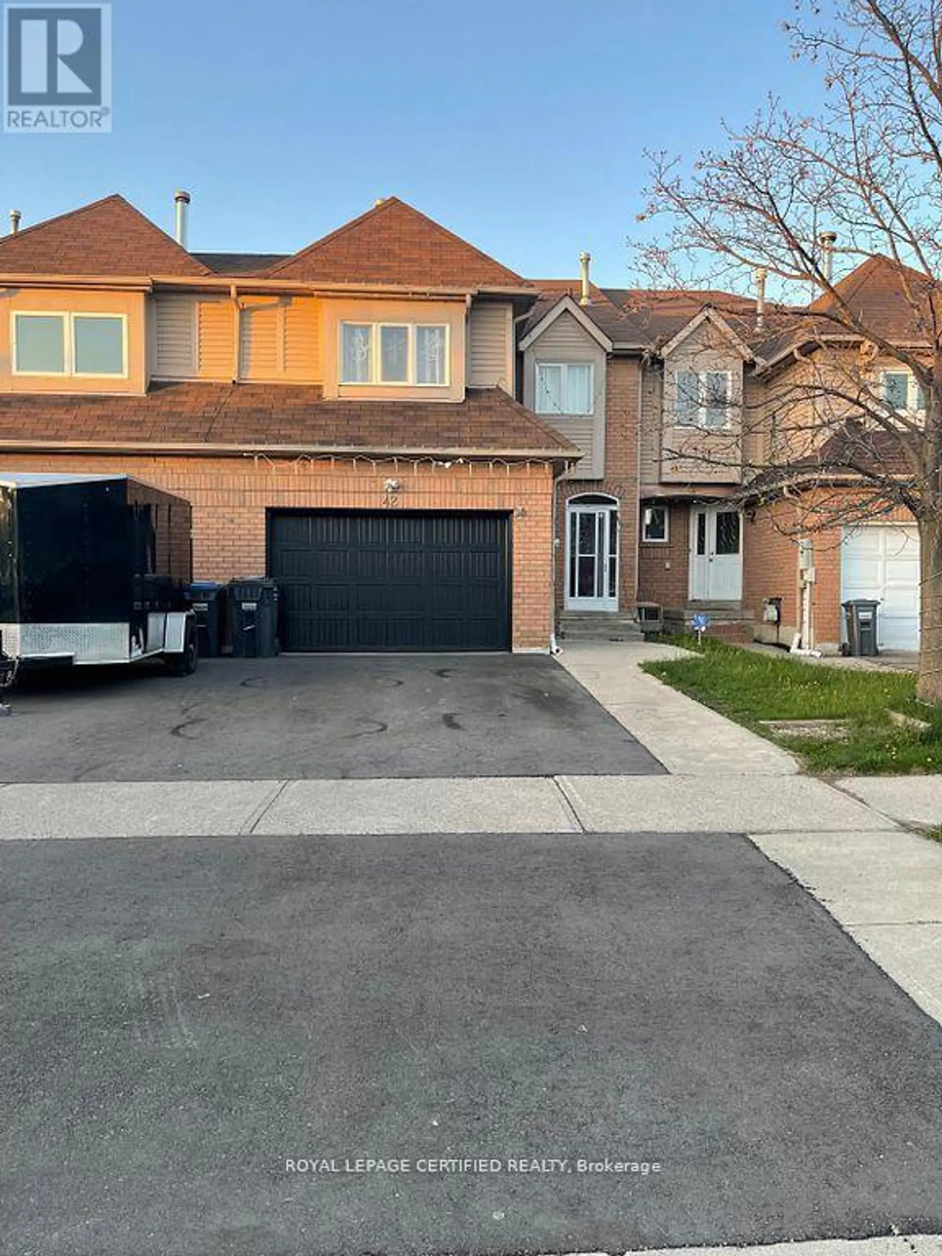 42 WOOLISTON CRESCENT - Image 1