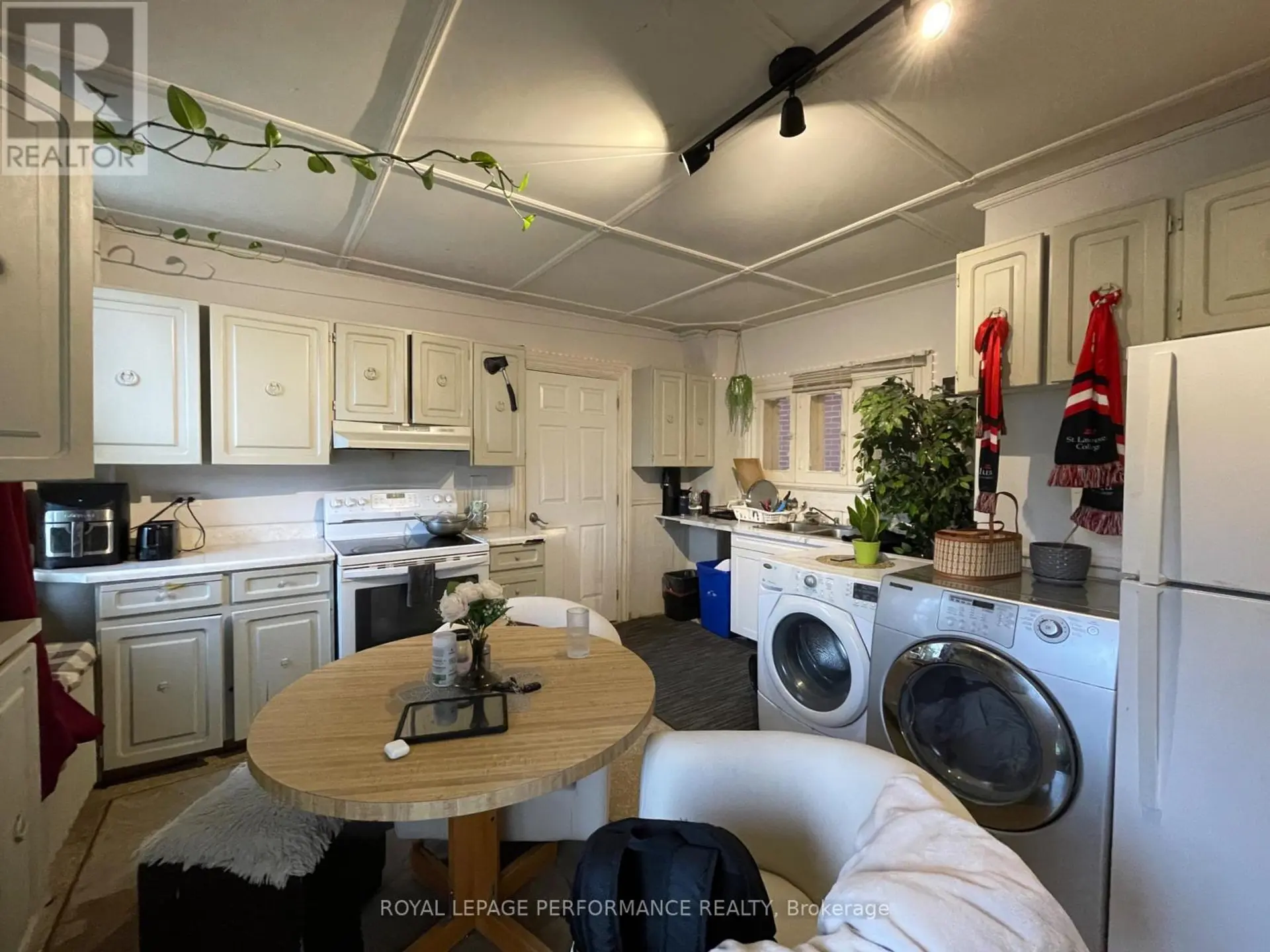 402 PITT STREET - Image 9