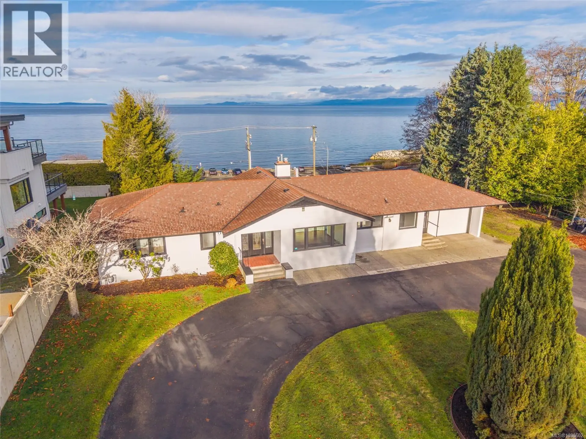 Property at 441 Memorial Ave, Qualicum Beach, BC