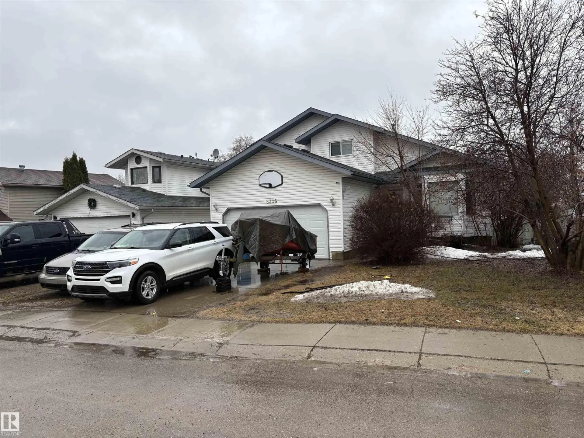 5306 44 ST - Image 1