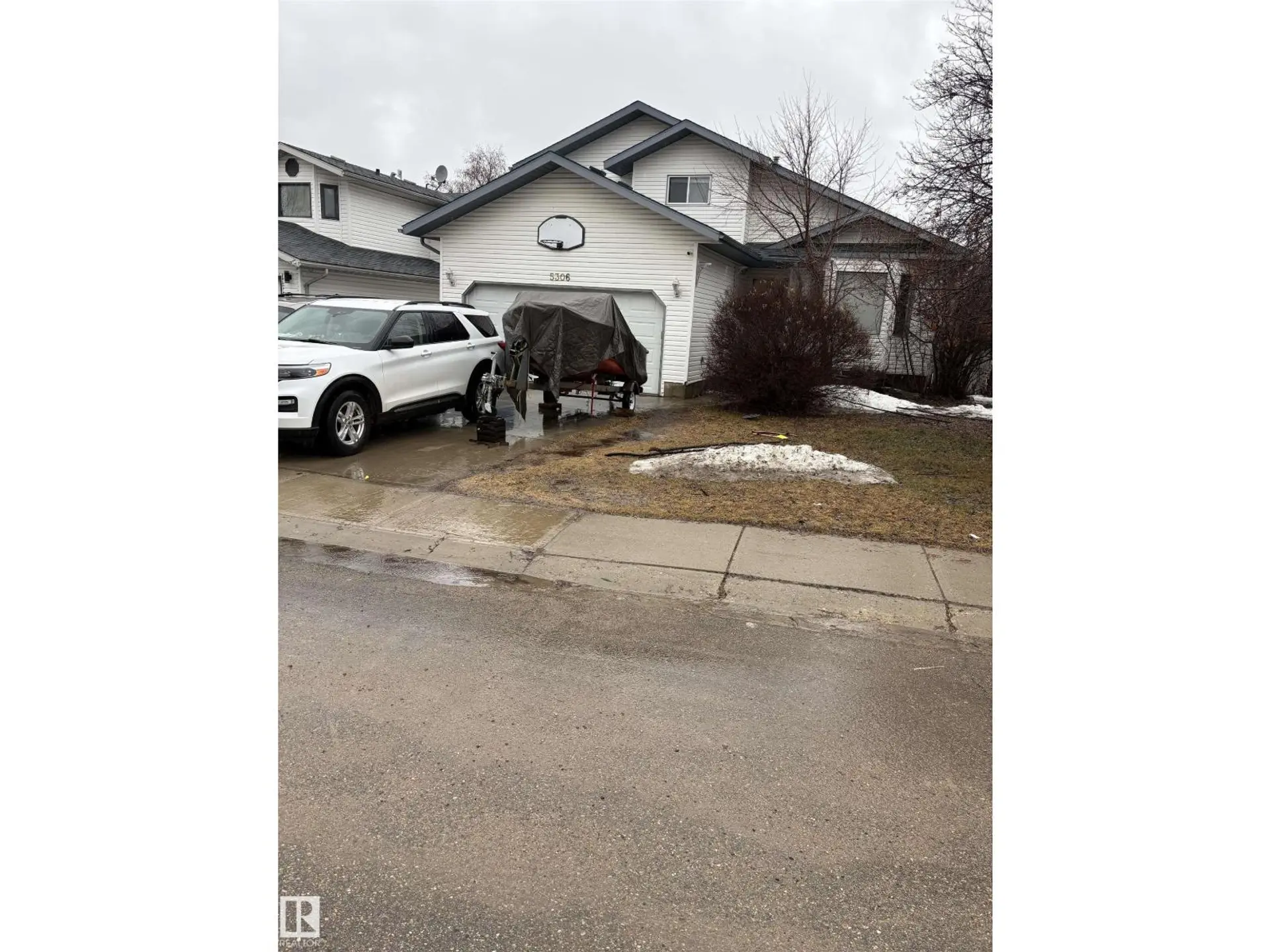 5306 44 ST - Image 2