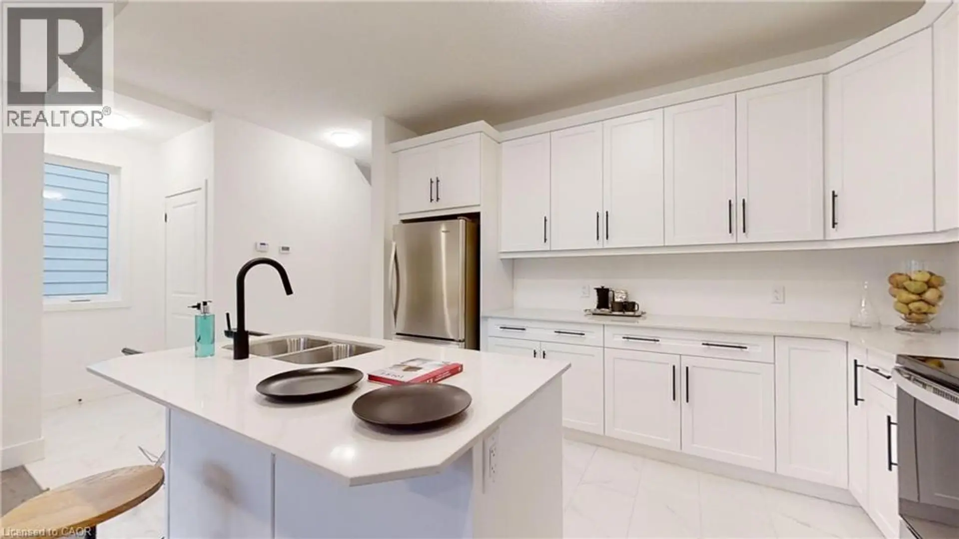 42 JULIE Court - Image 6