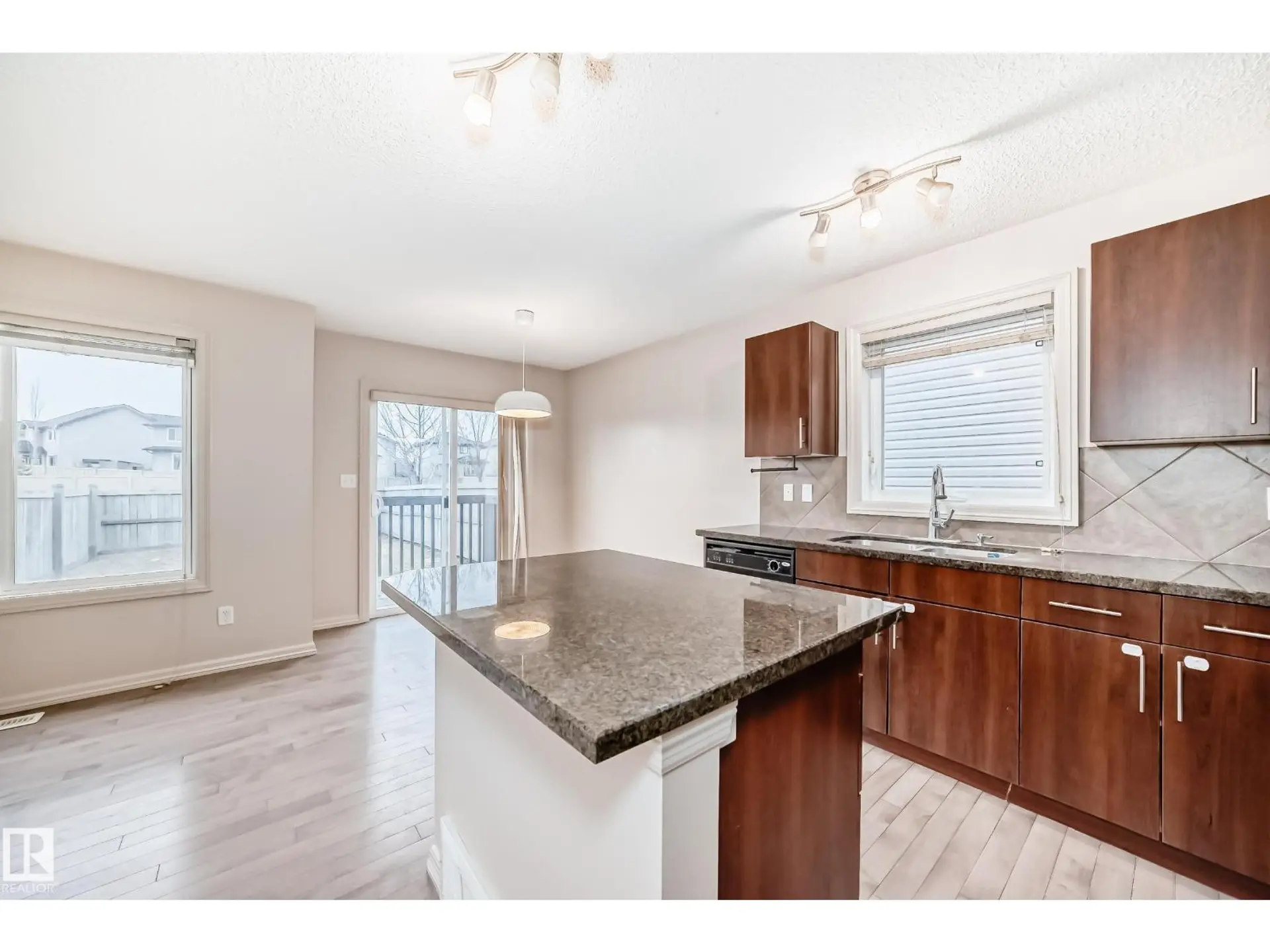 1285 CUNNINGHAM DR SW - Image 3