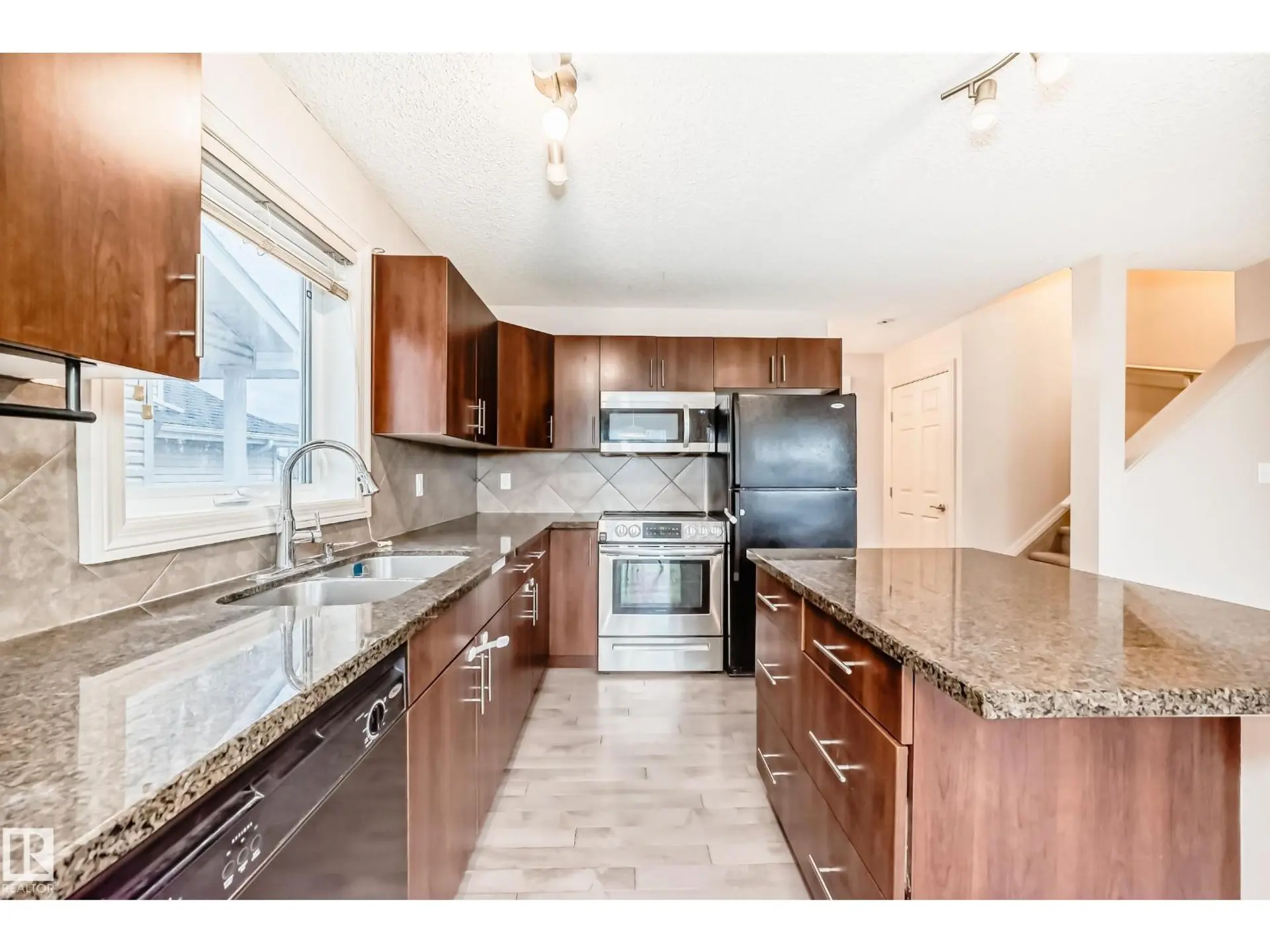 1285 CUNNINGHAM DR SW - Image 2