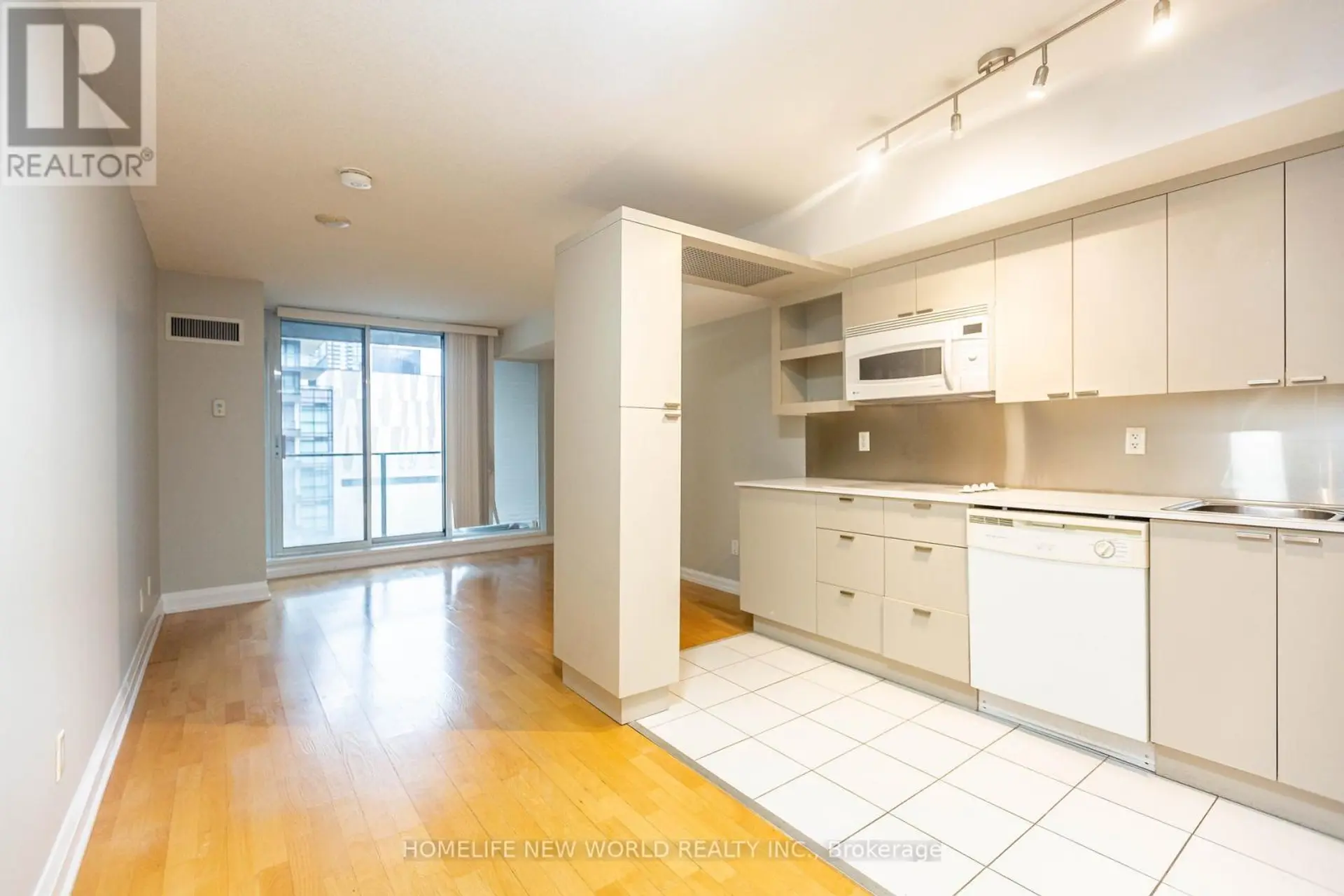 #951 111 ELIZABETH STREET - Image 2