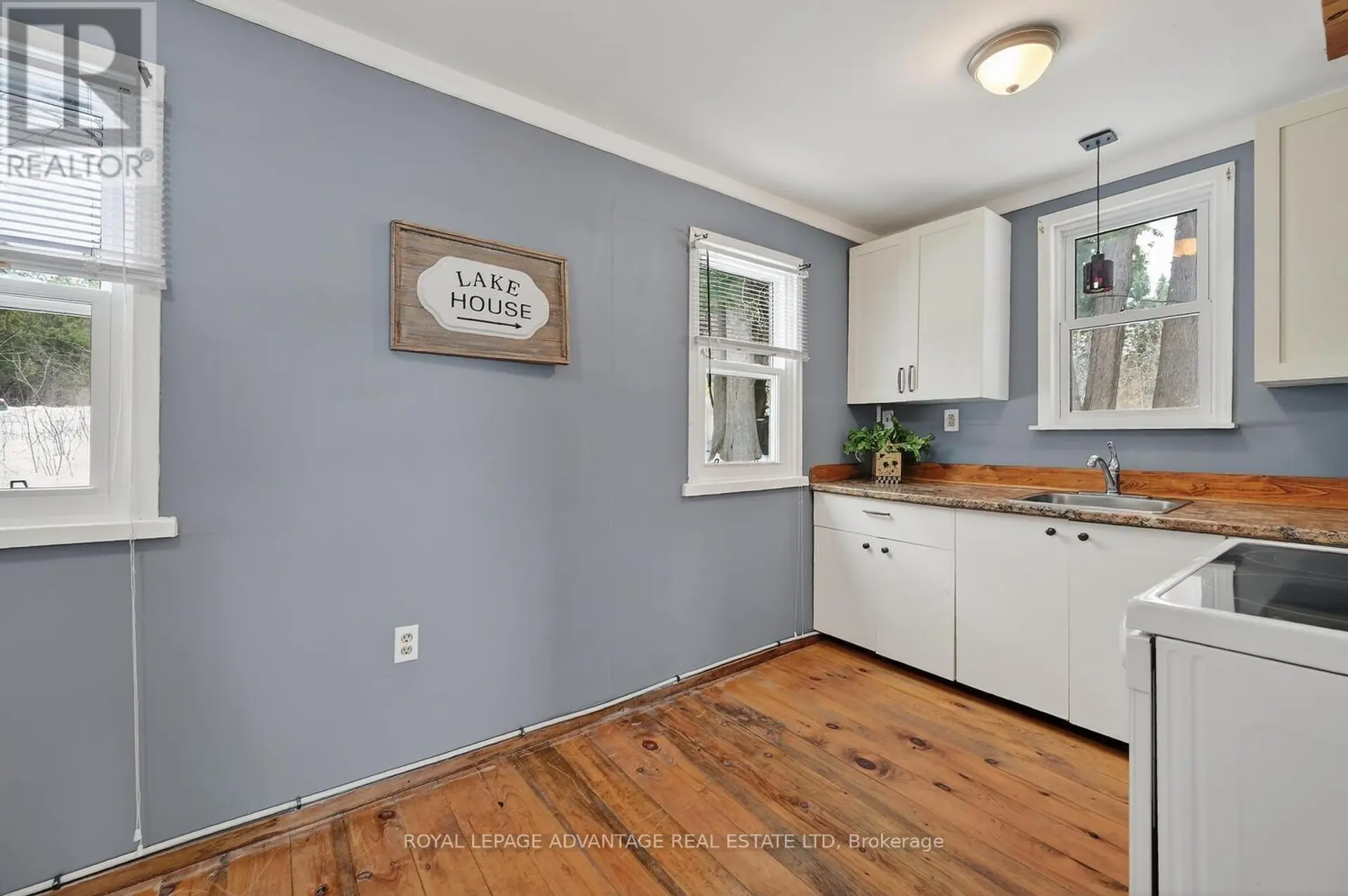 236 HALL'S LANE - Image 11