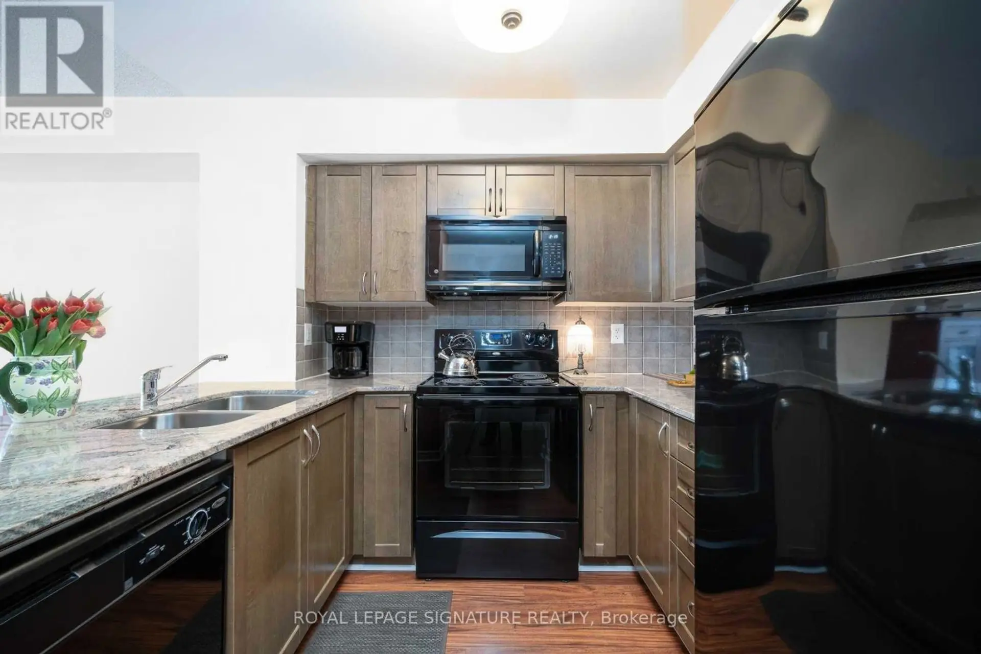 #1004 225 WELLESLEY STREET E - Image 4