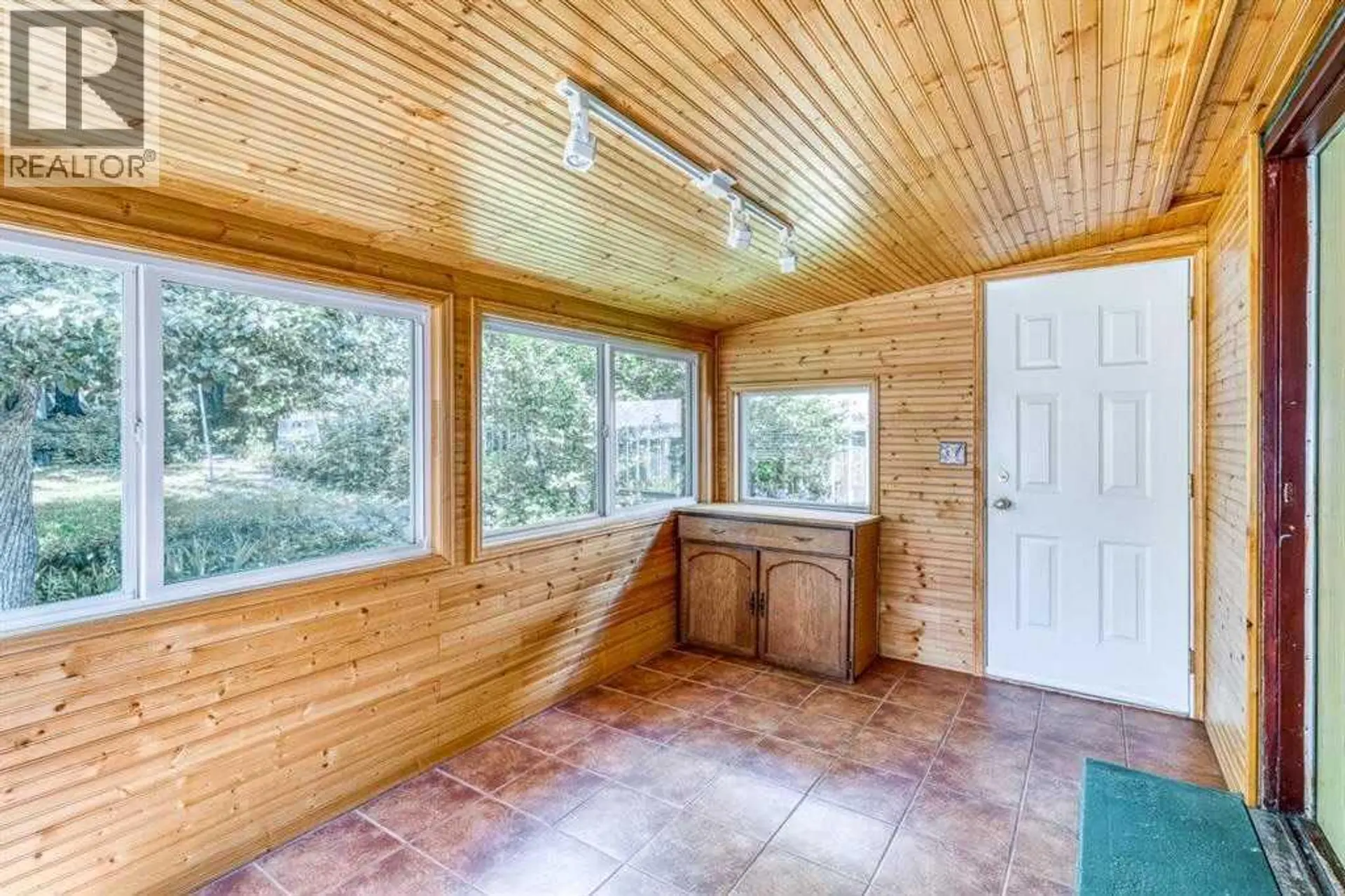 1816 27 Avenue SW - Image 4