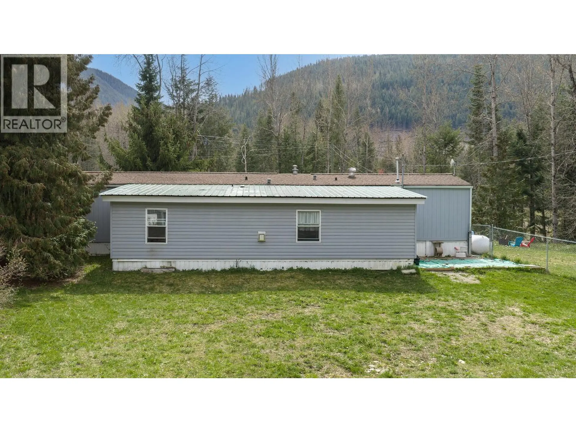 Property at 5702 BERTHA Avenue, Kitchener, BC