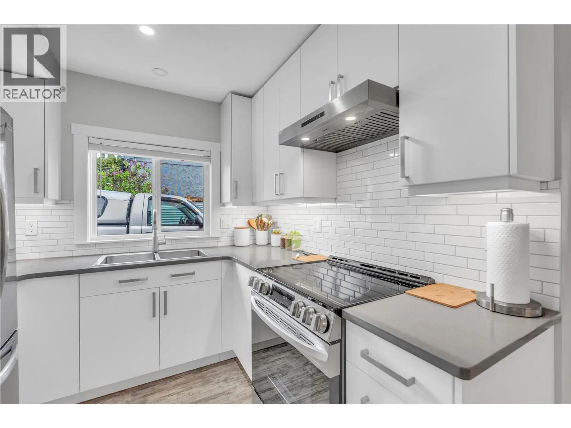 Property at 985 Moosejaw Street, Penticton, BC