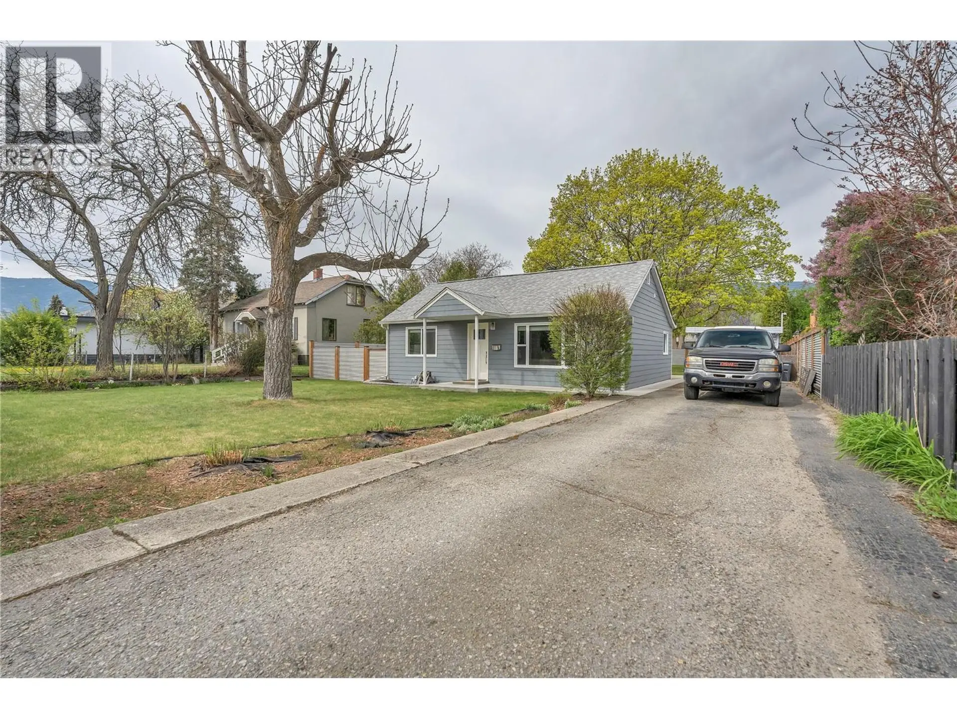 Property at 985 Moosejaw Street, Penticton, BC